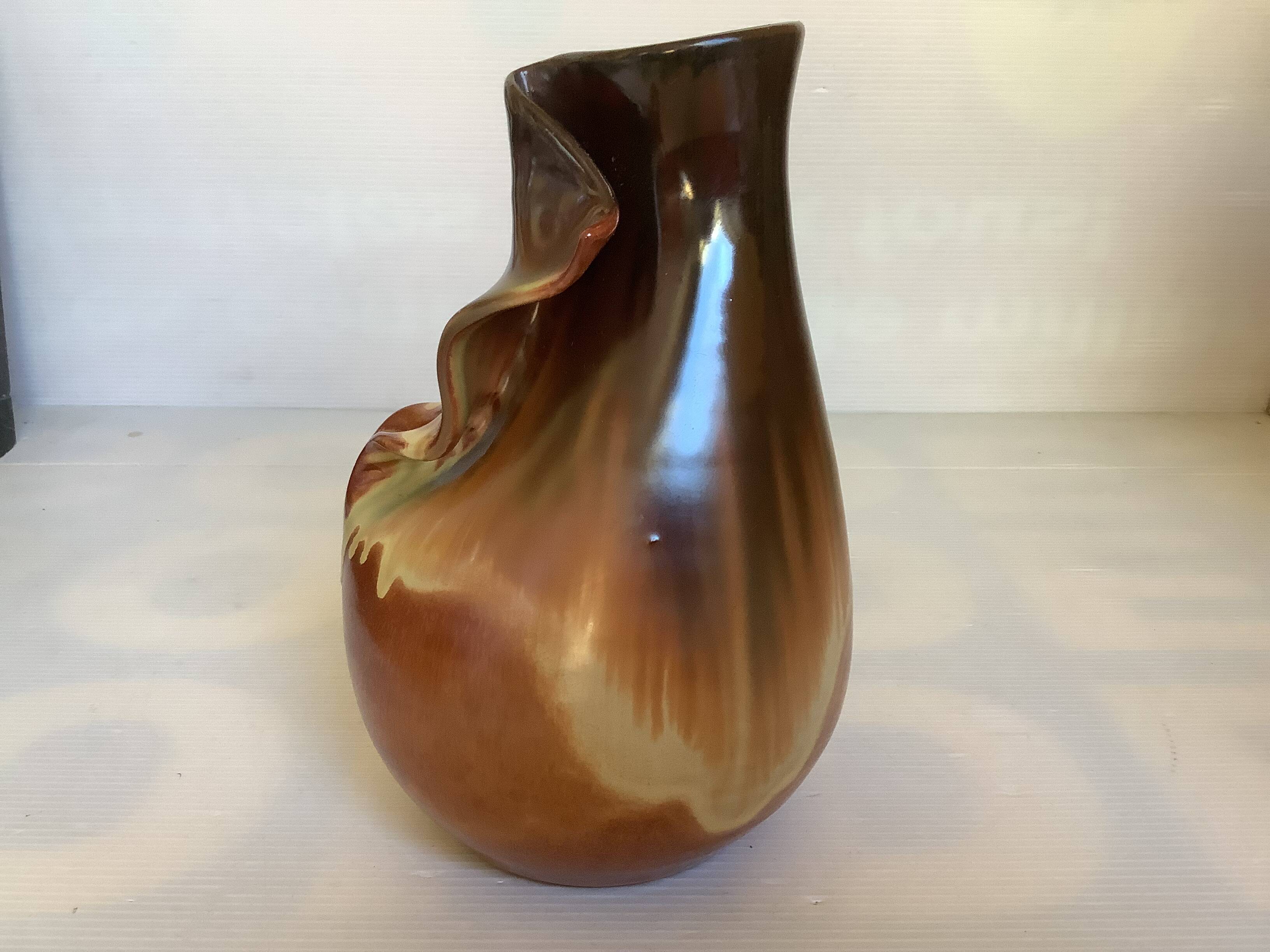 Pleated shirt collar ceramic vase