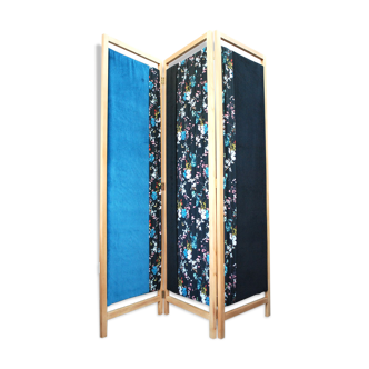 Large screen with three wooden panels