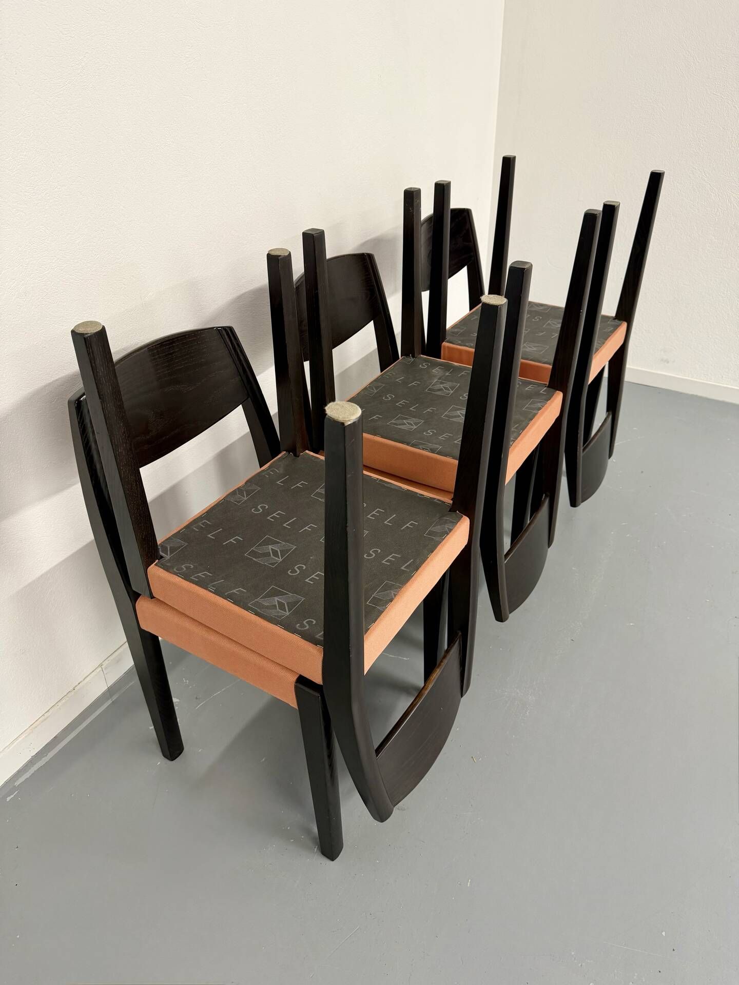 Lot of 6 blackened wooden chairs with French design fabric from the 1970s Self.