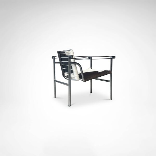 Fauteuil en peau de poney LC1 par Le Corbusier et al pour Cassina années 1980.