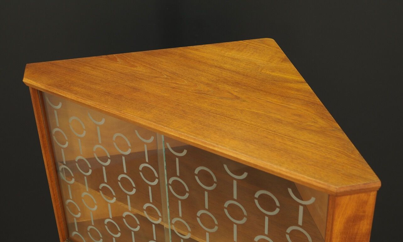 Corner cabinet in teak