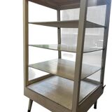 Comptoir de magasin en bois vintage, vitrine, étagère