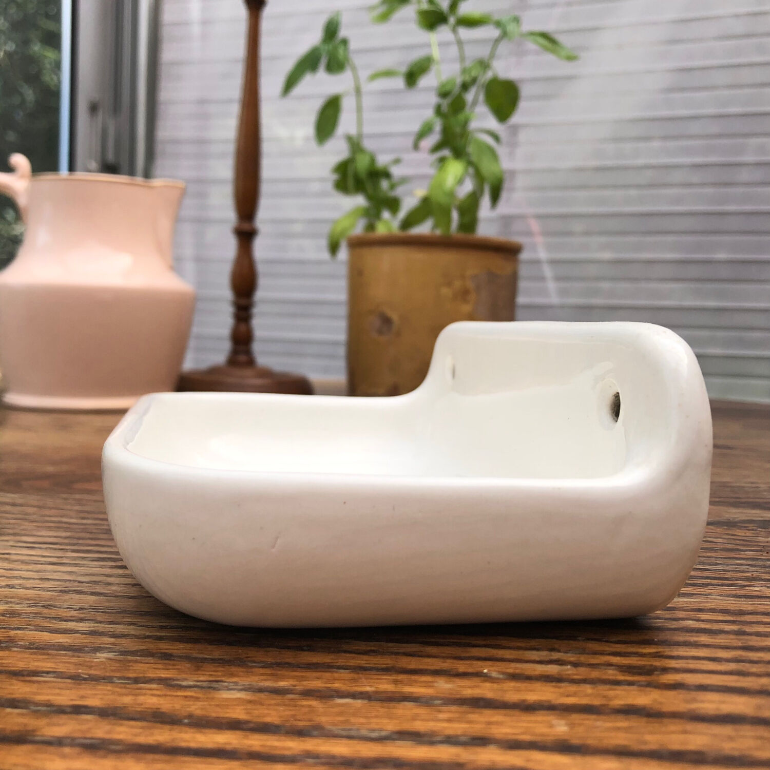 Porcelain wall soap dish