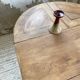 Table ronde en orme Maison Regain
