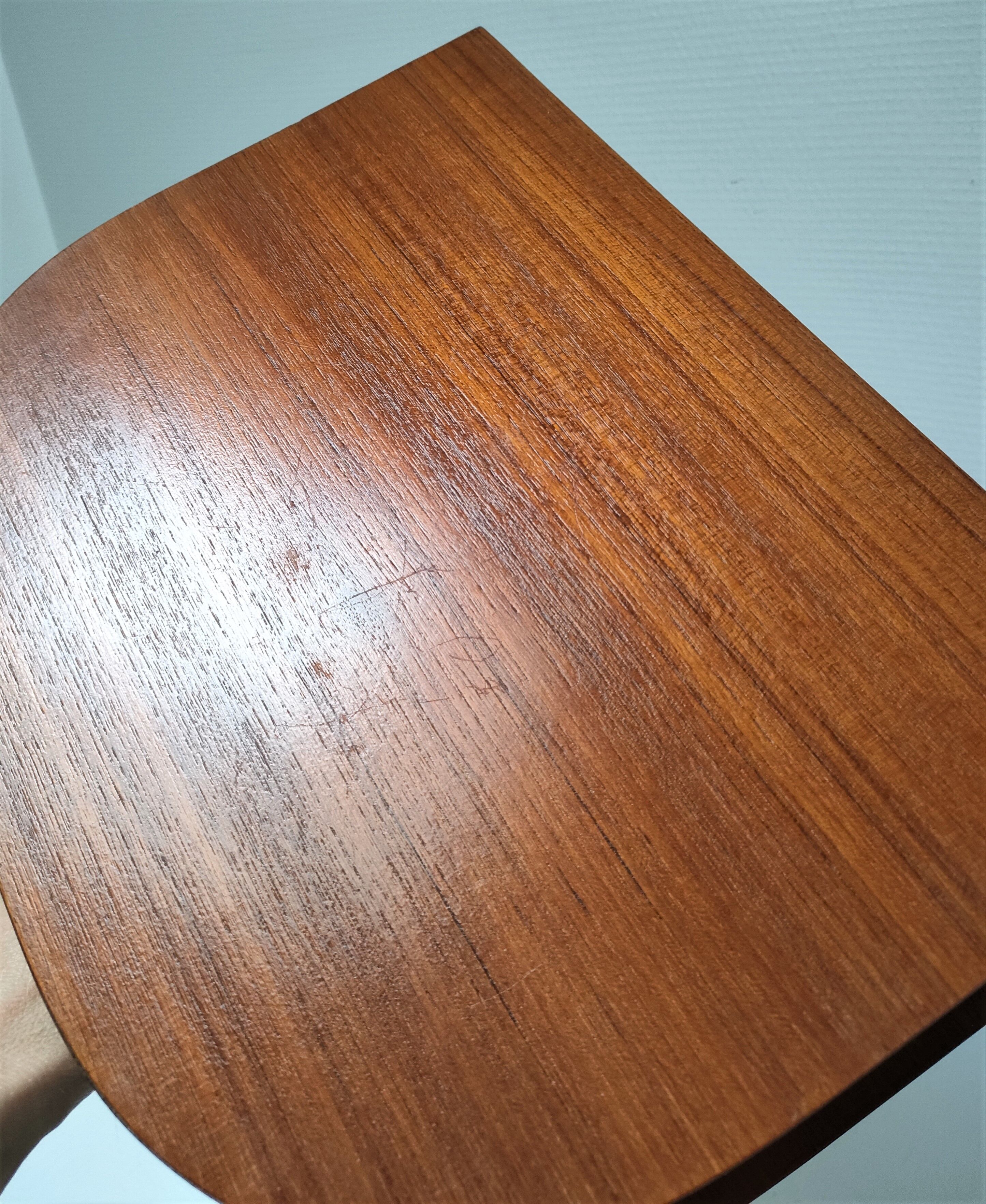 Bedside tripod wood feet spindles design 60s