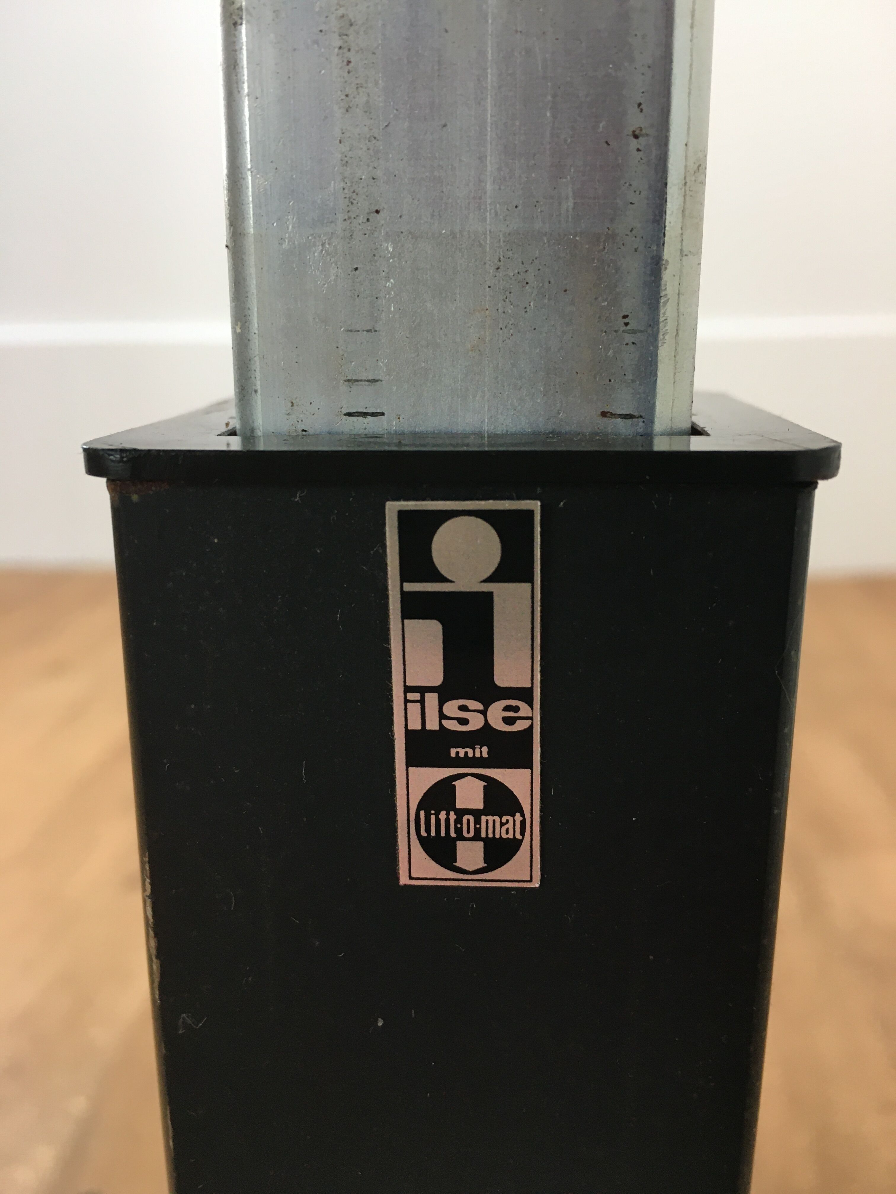 Coffee table goes up and down Ilse rosewood, modular