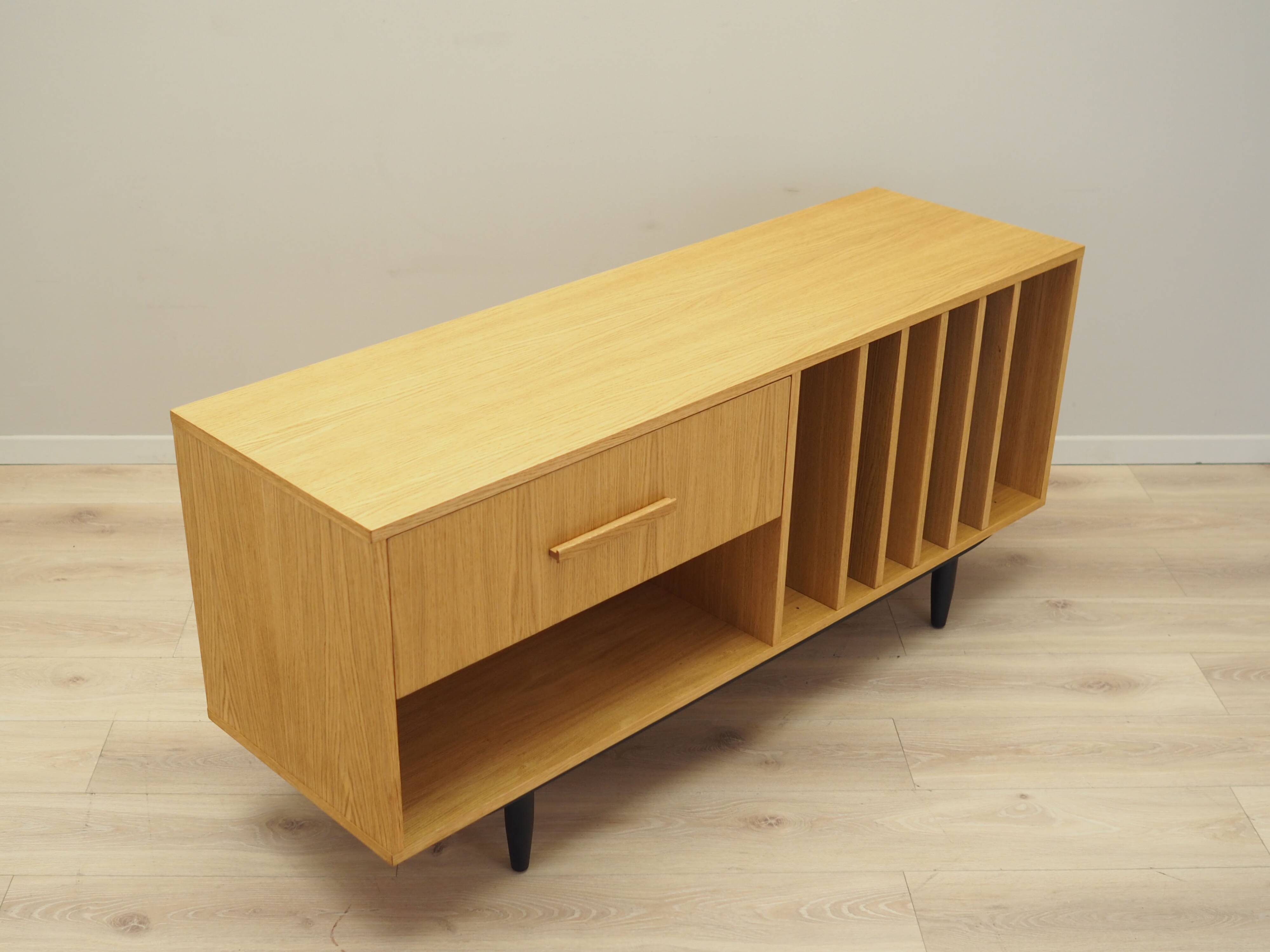 Commode à disques, design scandinave