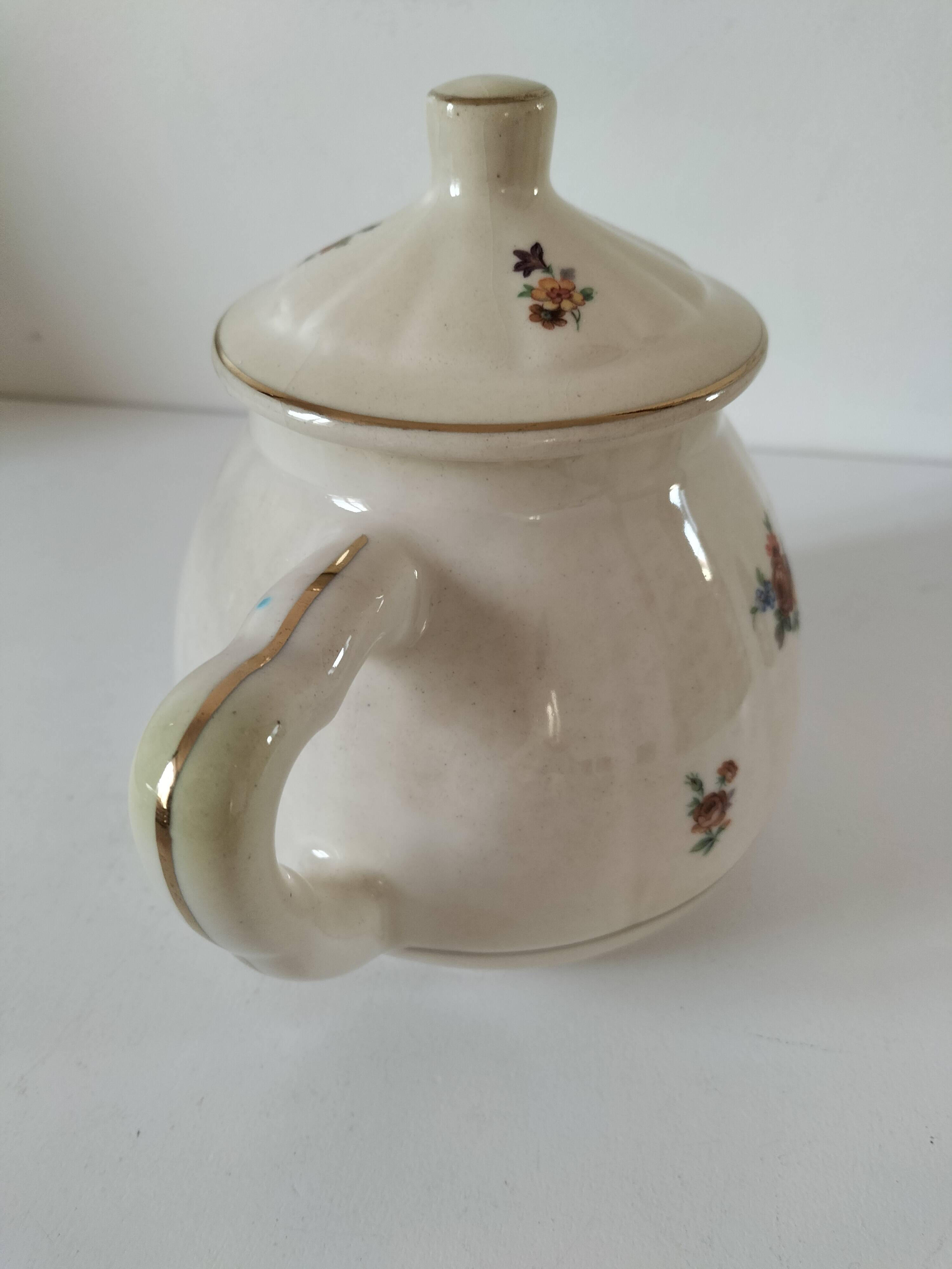 Sultana style teapot