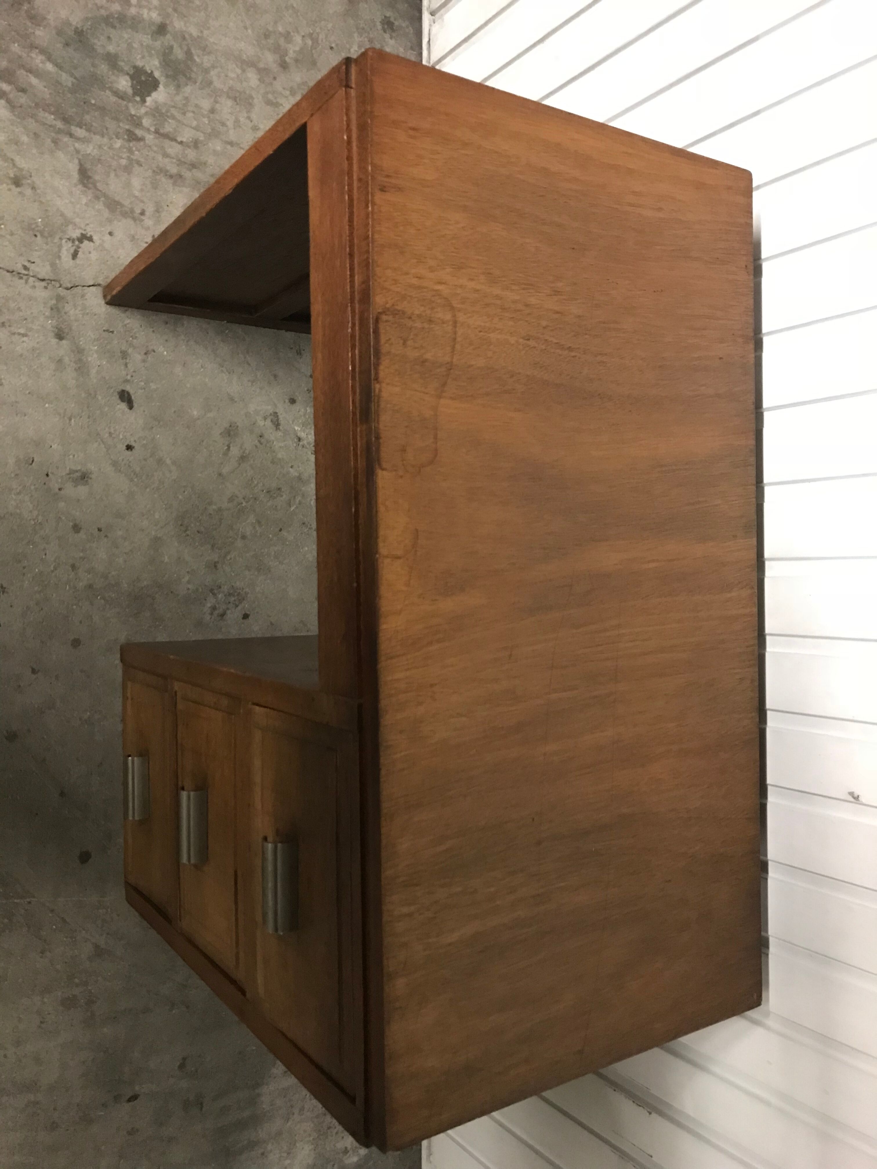 Administrative desk of the 1950s