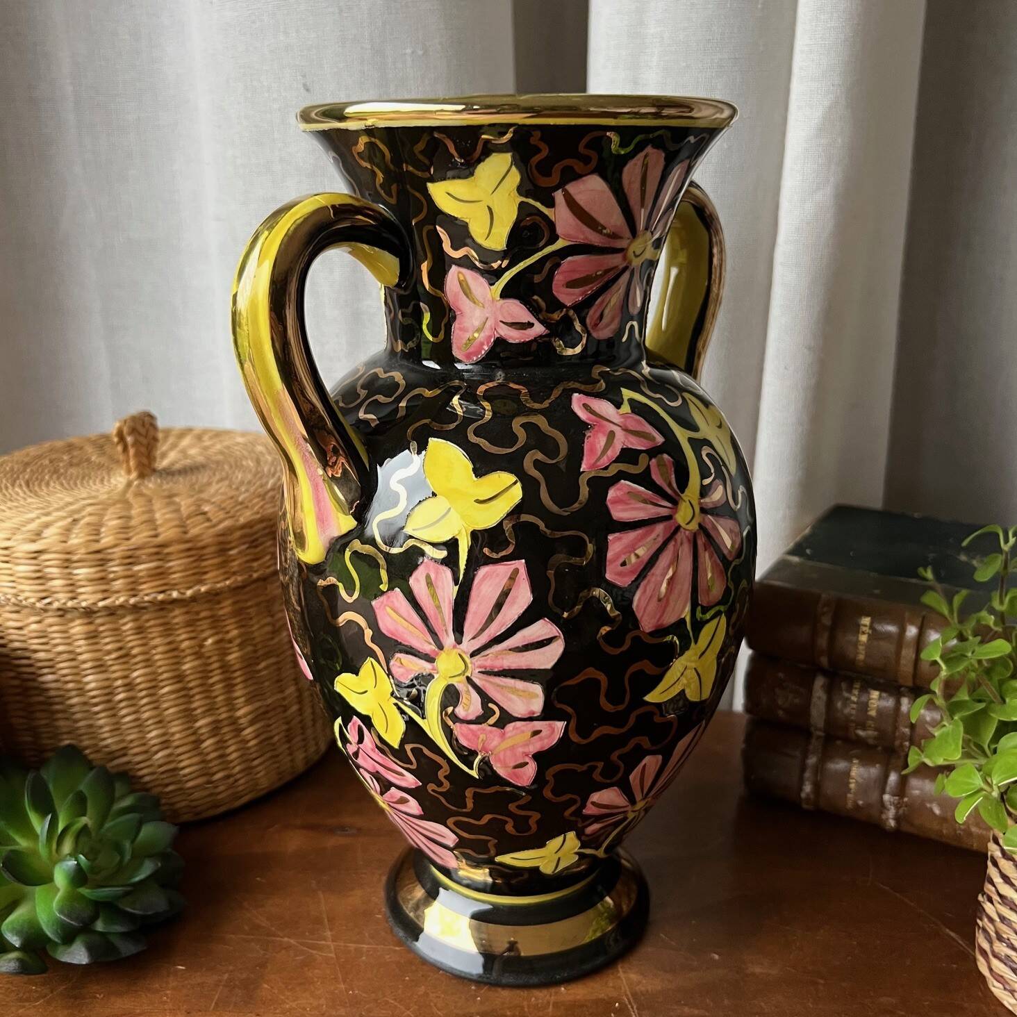 Black and gold amphora vase "Monaco"