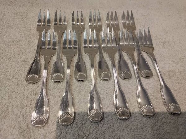 12 fourchettes à gateaux métal argenté orfèvre Cailar Bayard coquille
