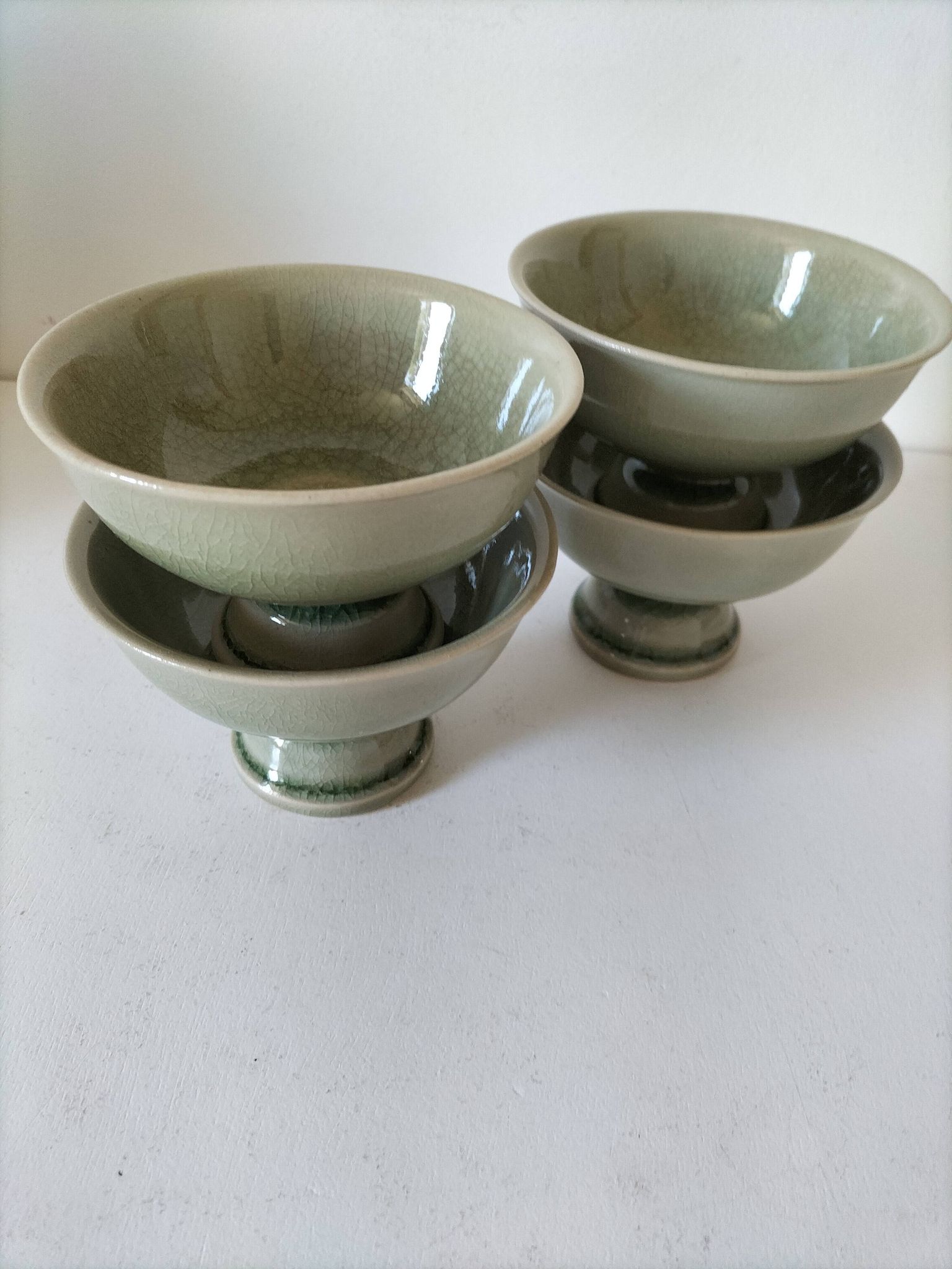 Ensemble 4  coupelles artisanales en céramique – émail céladon & style raku