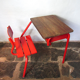 Bureau d'écolier rouge enfant vintage