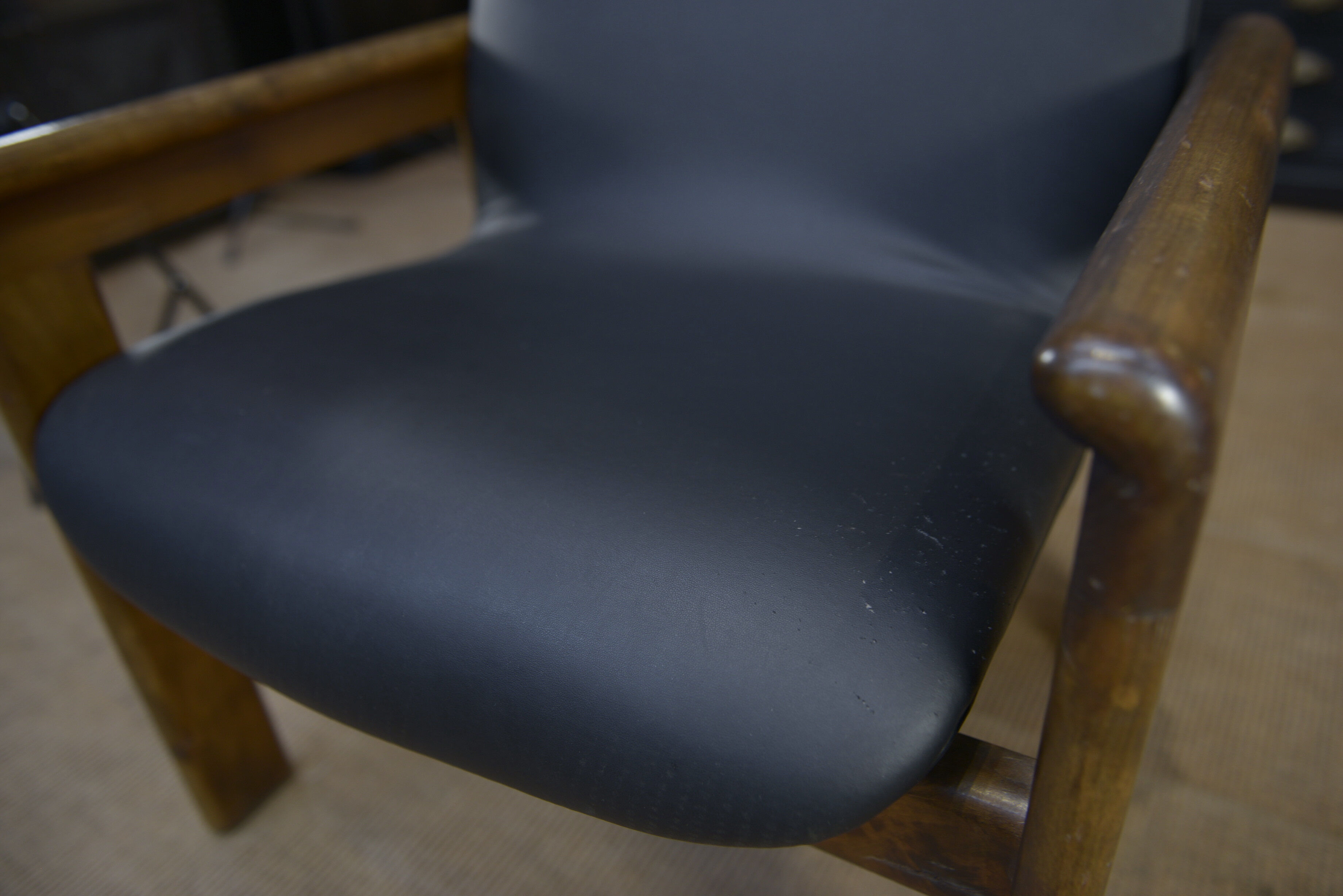 Leather and beech armchair Vintage 1970