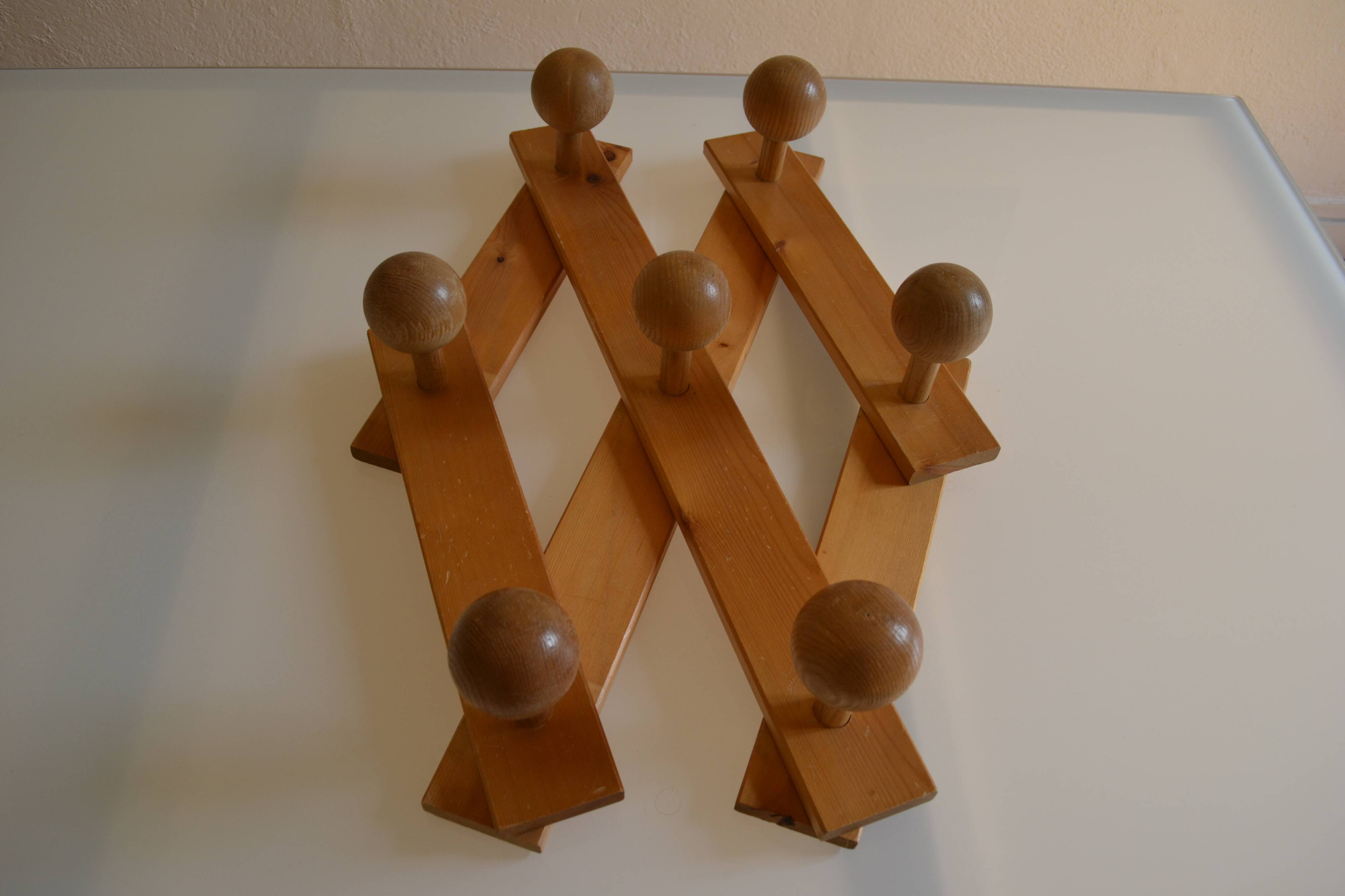 Brutalist wooden accordion wall coat rack with 7 hooks
