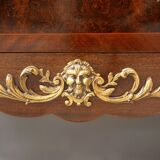 Commode ancienne en acajou, loupe d'Amboine, marbre rouge et bronze