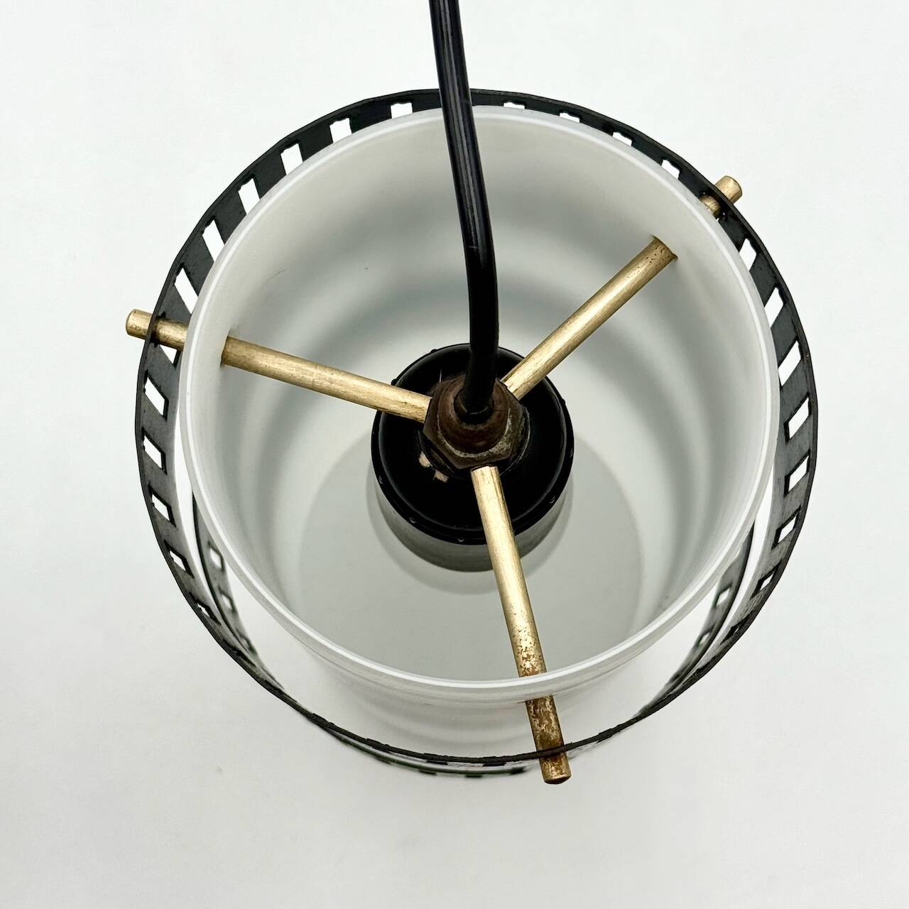 Suspension à trois lumières en métal et verre opalin, années 1960