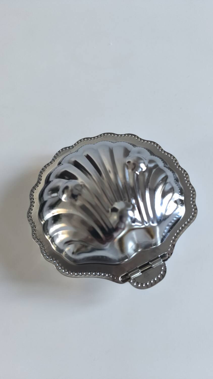 Shell butter dish
