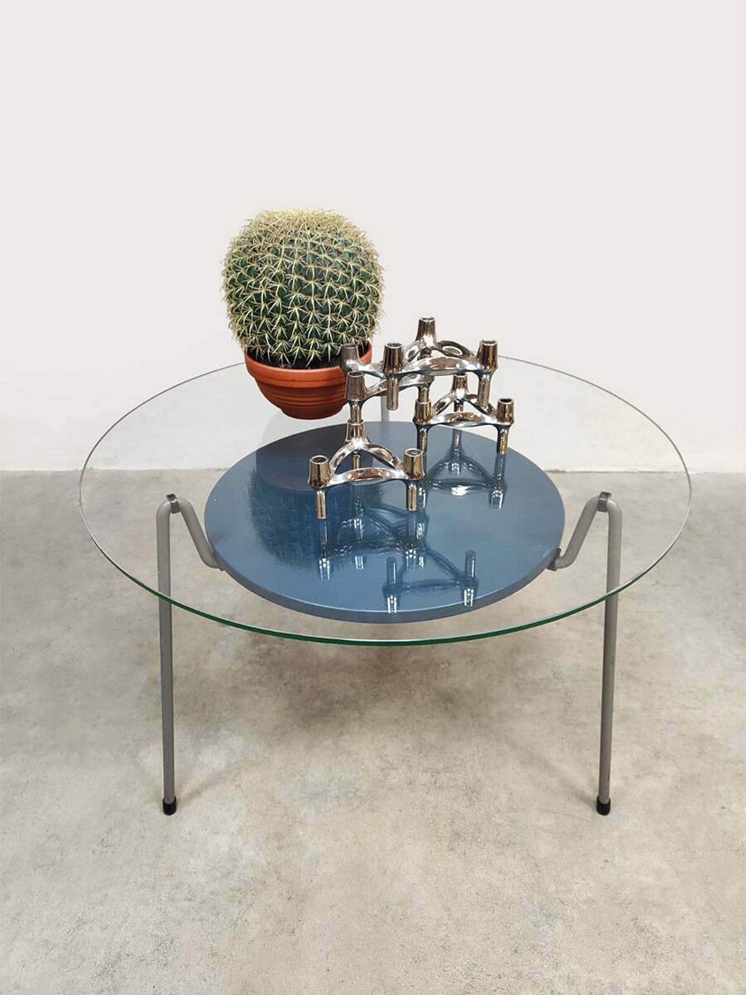 Vintage design 'Mug' coffee table model 535 Wim Rietveld Gispen 1953