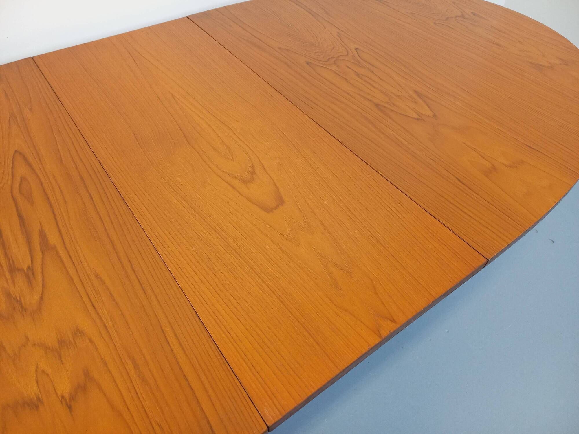 Vintage oval dining table Baumann from the 60s and 70s in teak with extension.