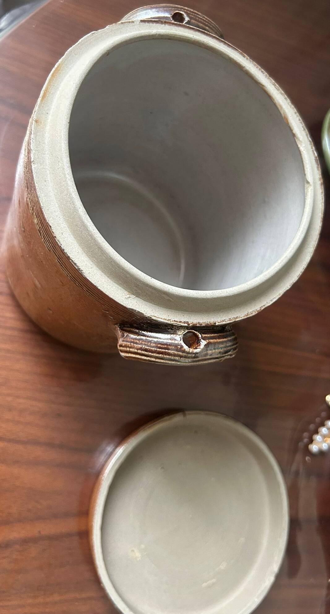 2 pots anciens en grès
