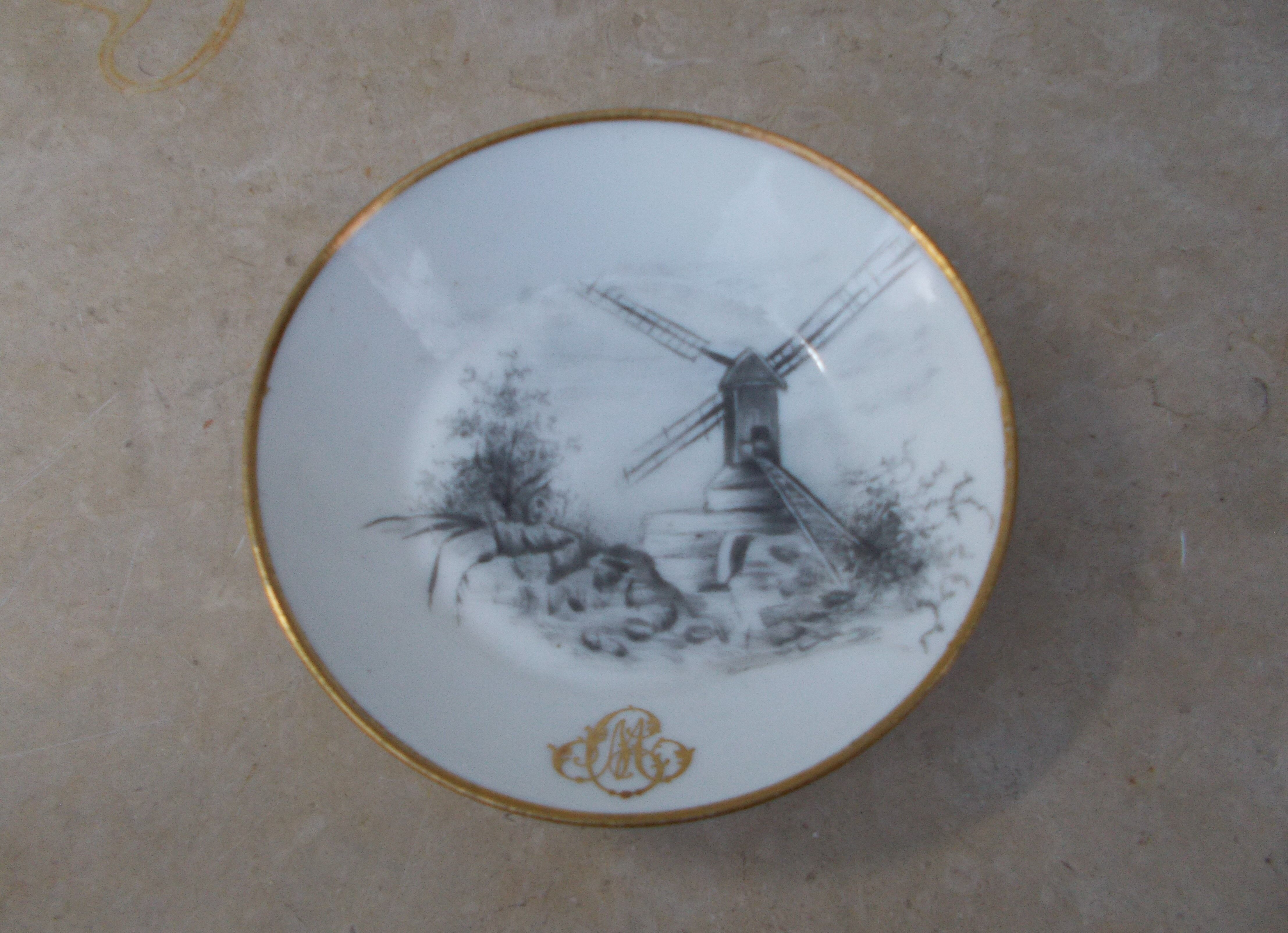 Cup and under cup decoration in grisaille Porcelain of Paris XIXth signed decoration mill