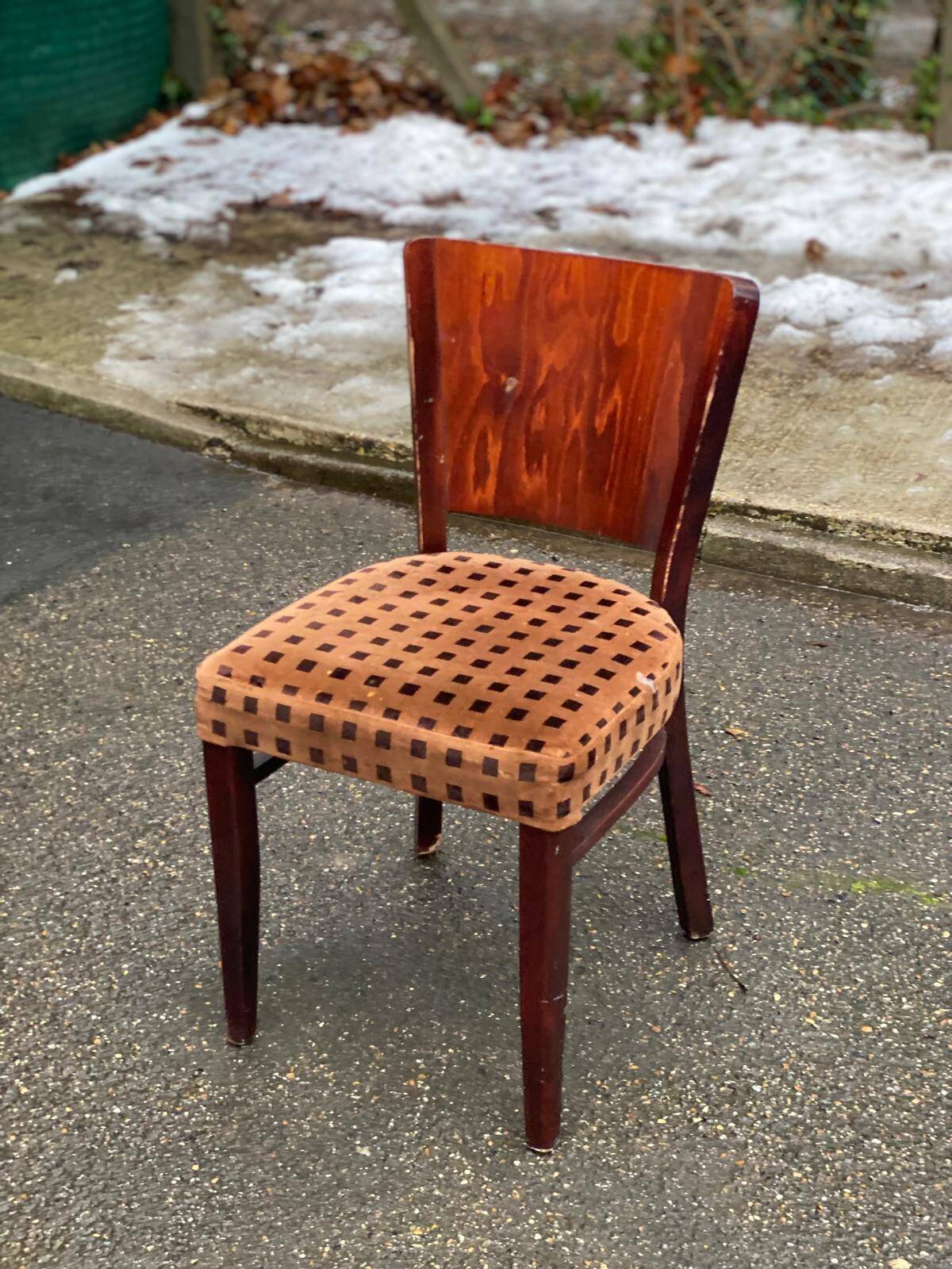 Parisian bistro chair in solid wood and fabric