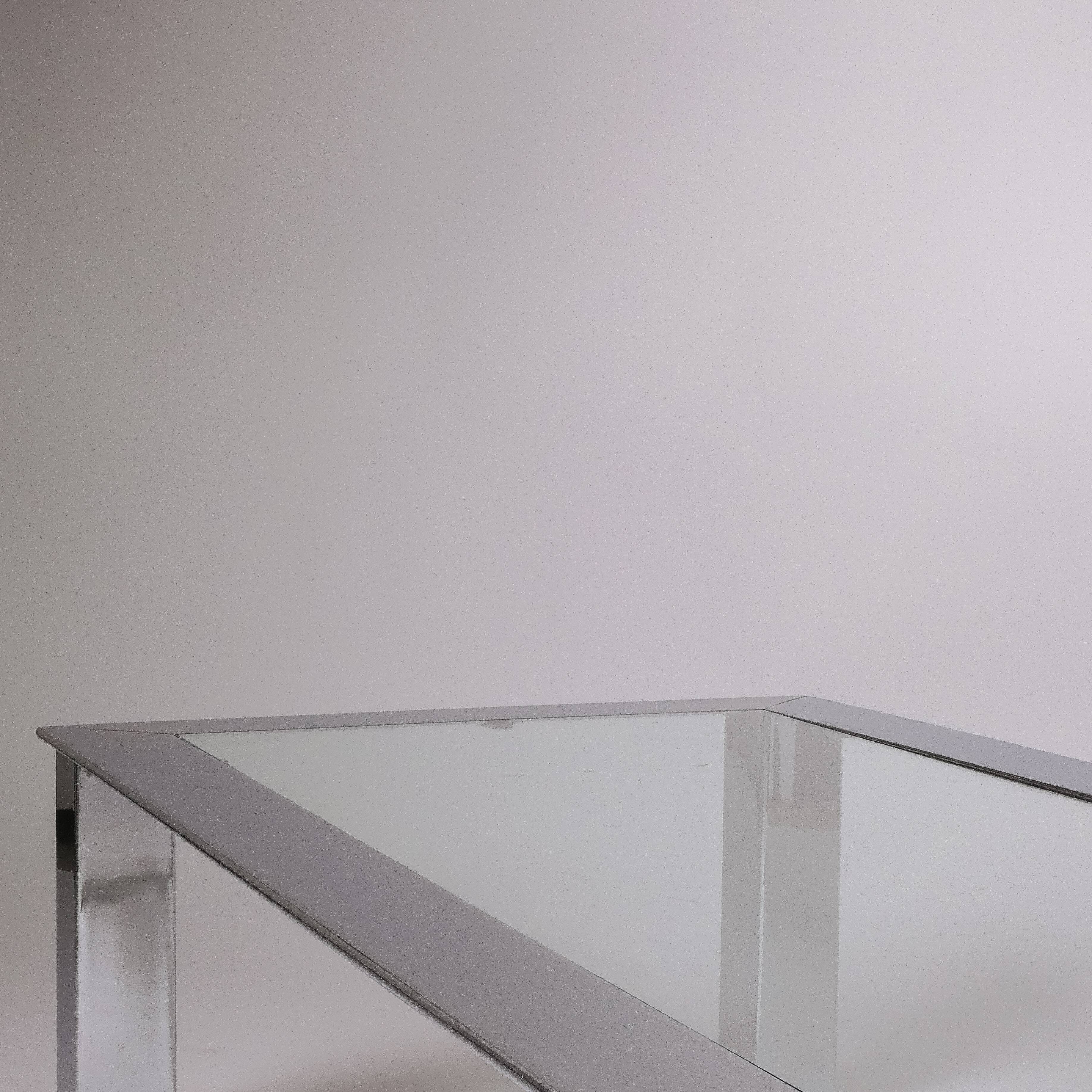 Table basse moderniste en acier chromé et verre, France, Belgique 1975