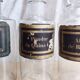 Trois grands flacons d'apothicaire, pharmacie