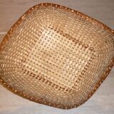 Flat diamond-shaped rattan basket with handle