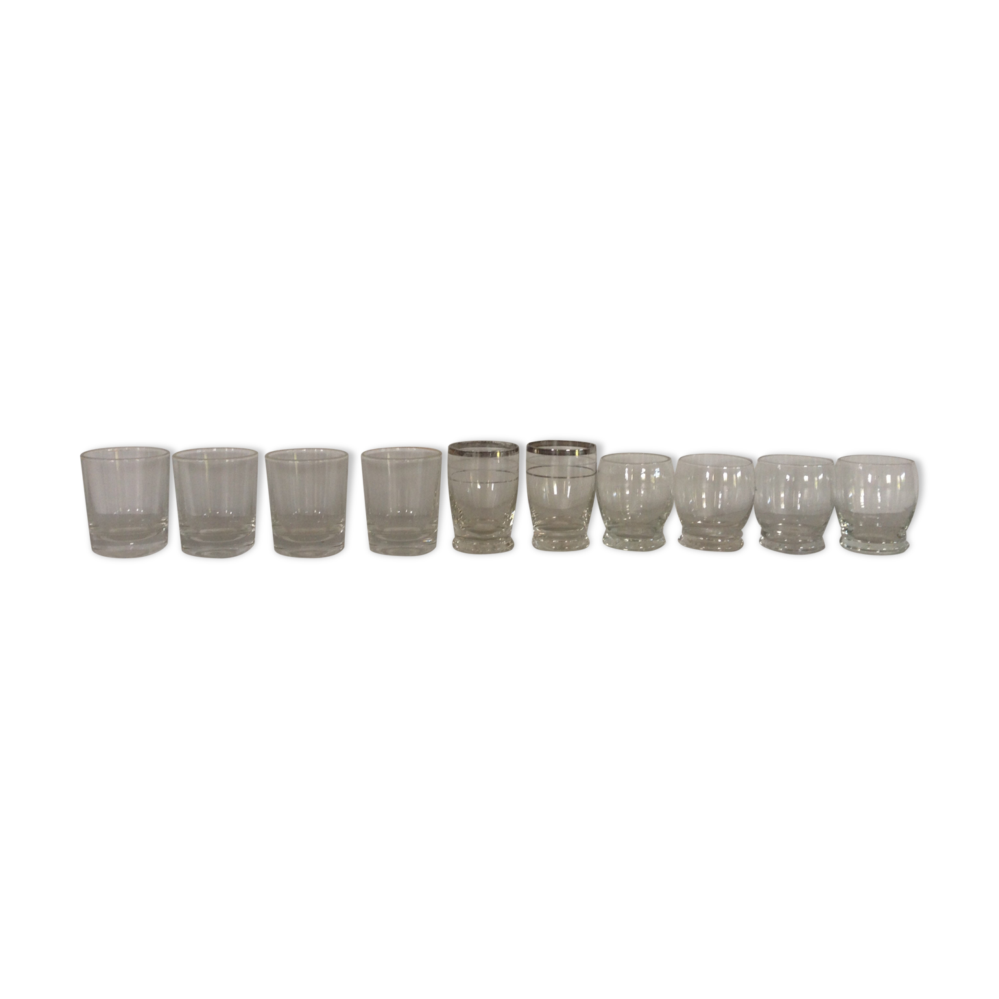 Verres anciens à liqueurs