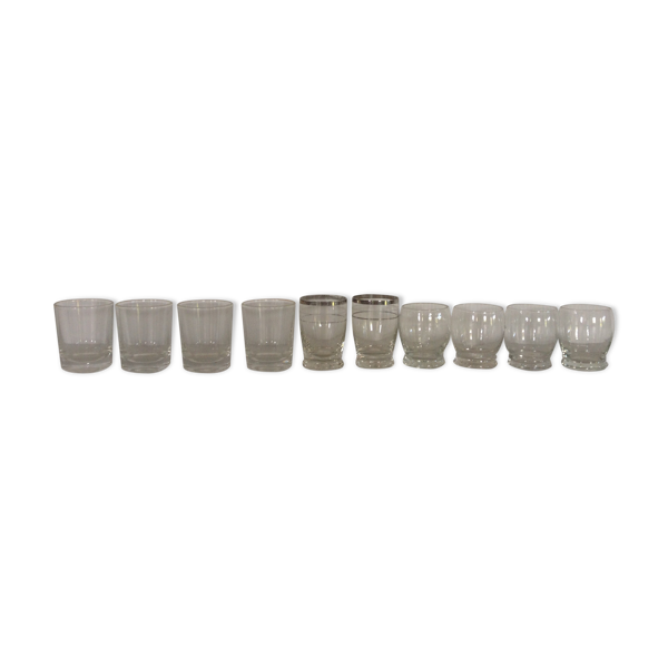 Verres anciens à liqueurs