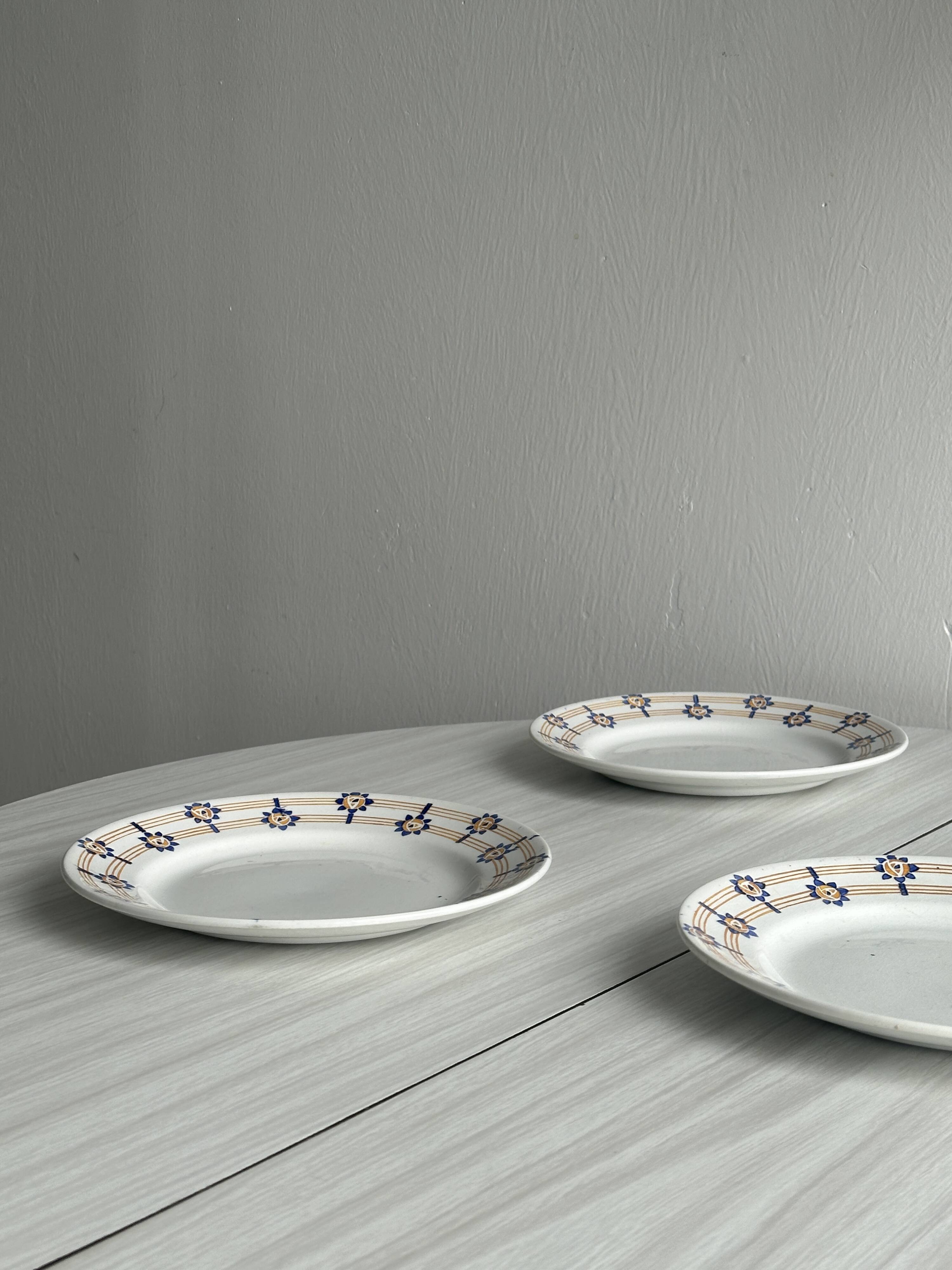 3 blue flower pattern dessert plates