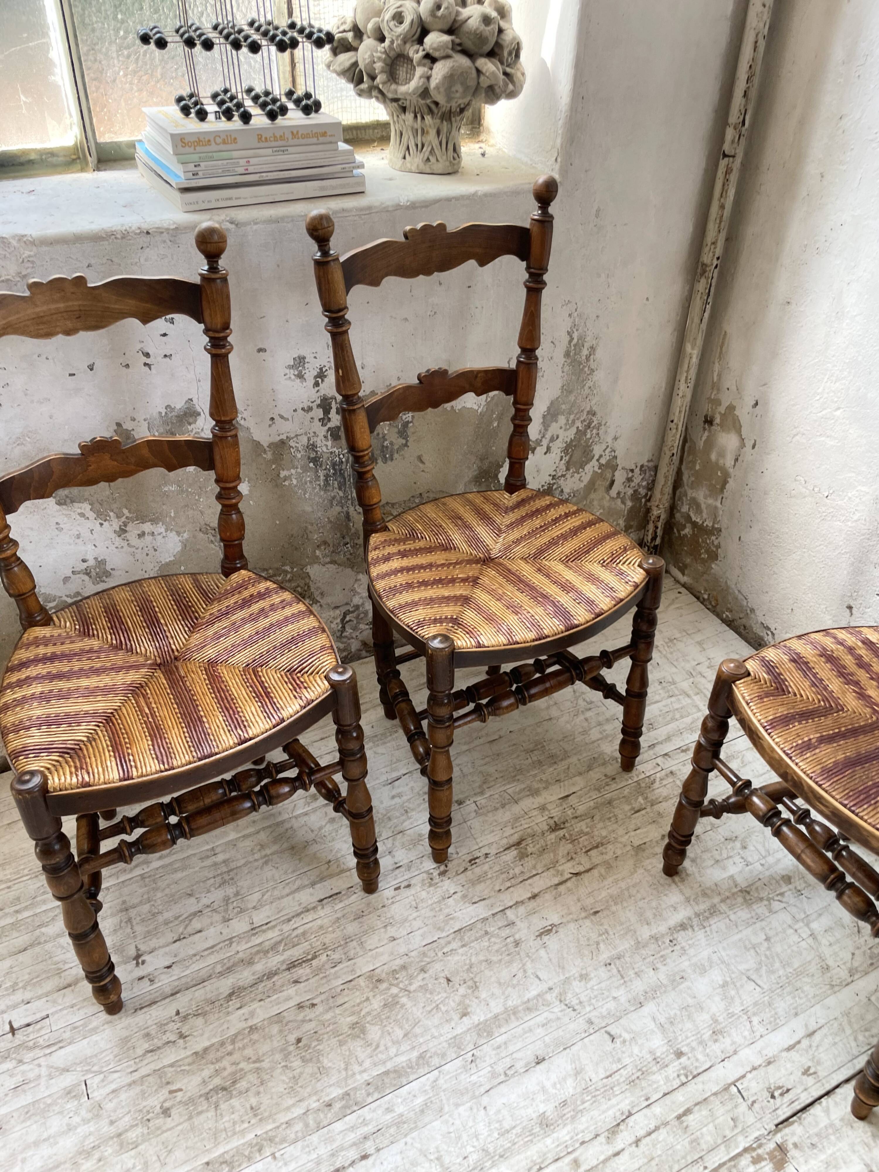 Set of rustic Provençal mulched chairs