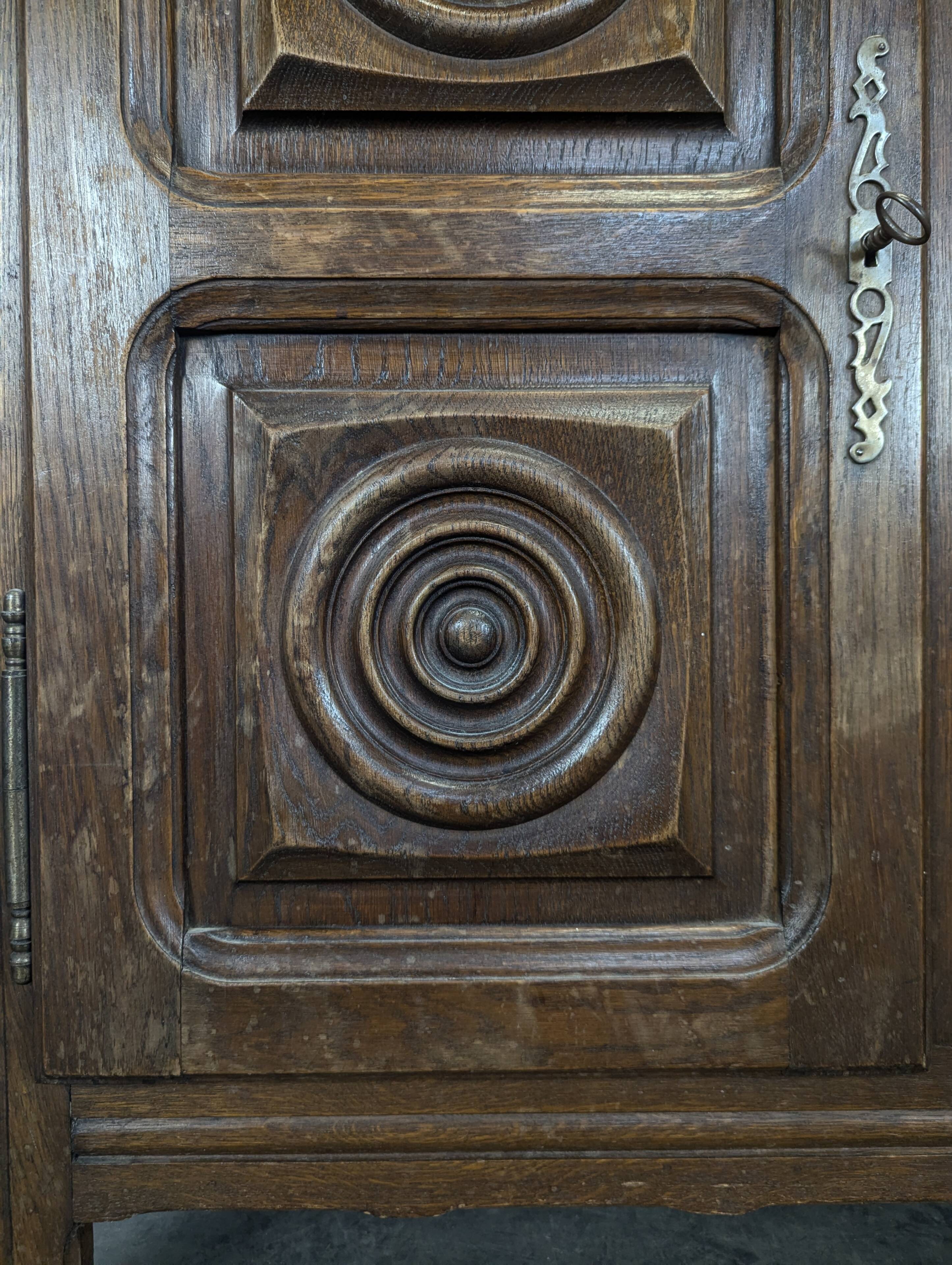 Buffet en chêne dans l'esprit de Dudouyt