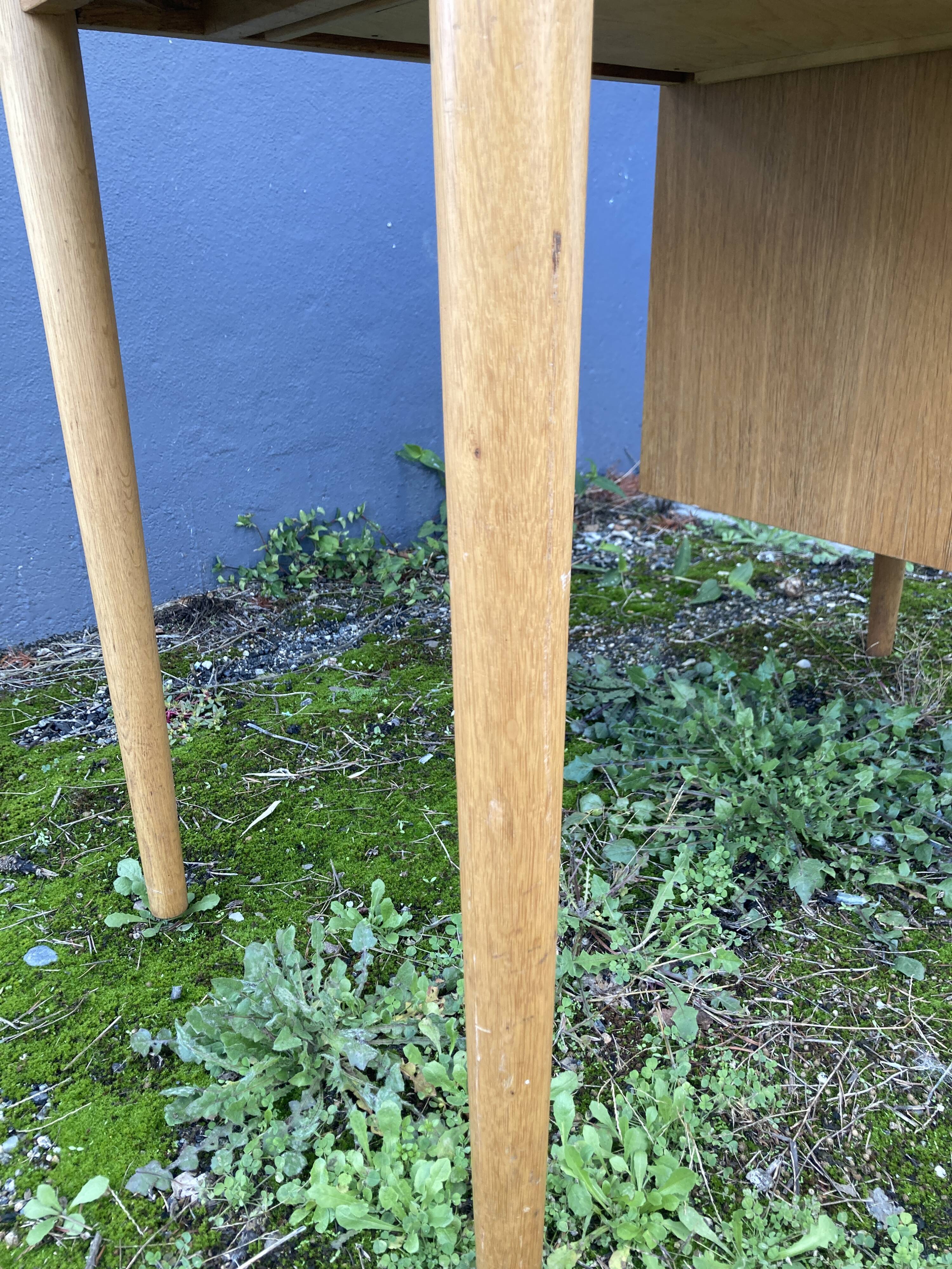 Scandinavian desk with drawer box