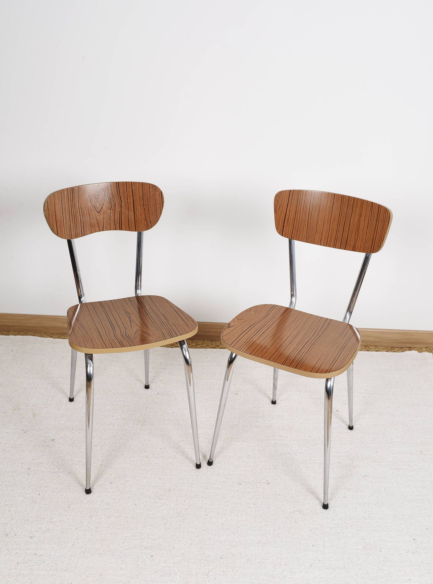 Formica extending table with 4 chairs, set, vintage from the 70s.