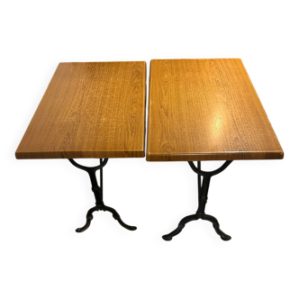 2 tables bistrot avec piètement en fonte et plateau en bois