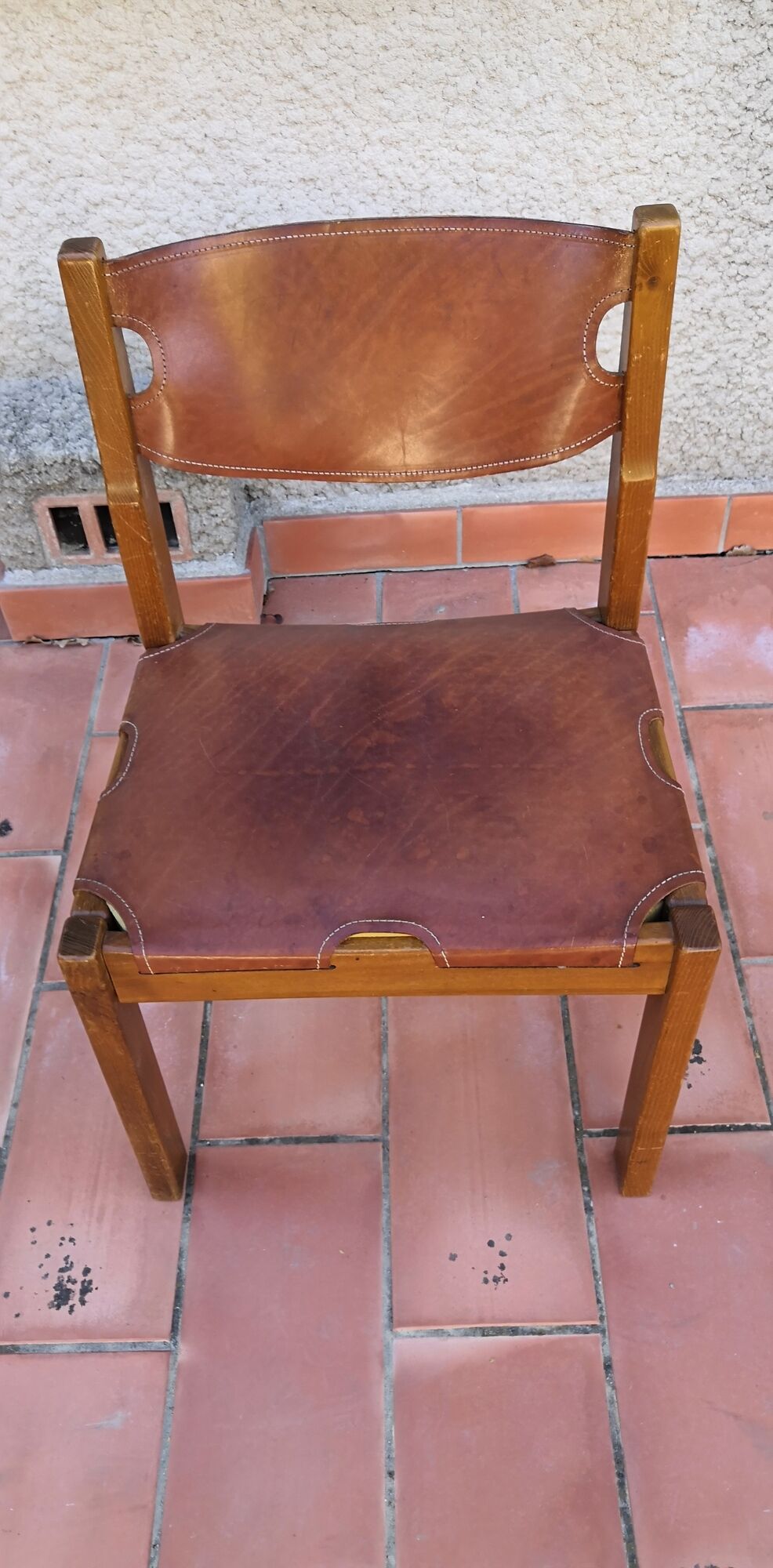 Series of 6 elm and leather chairs from the Maison Regain 60s