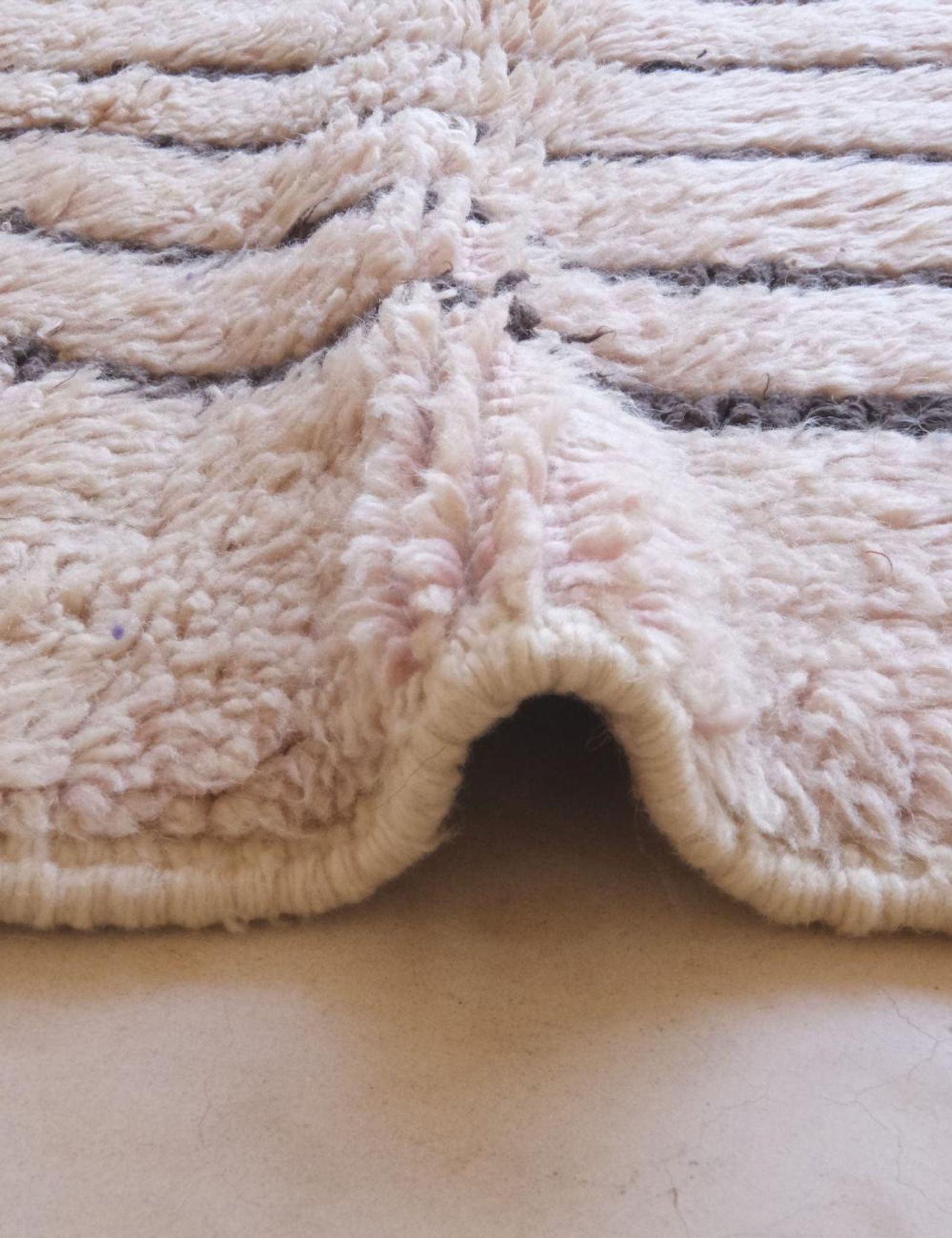 Pale Pink Berber Rug - 173 x 116 cm