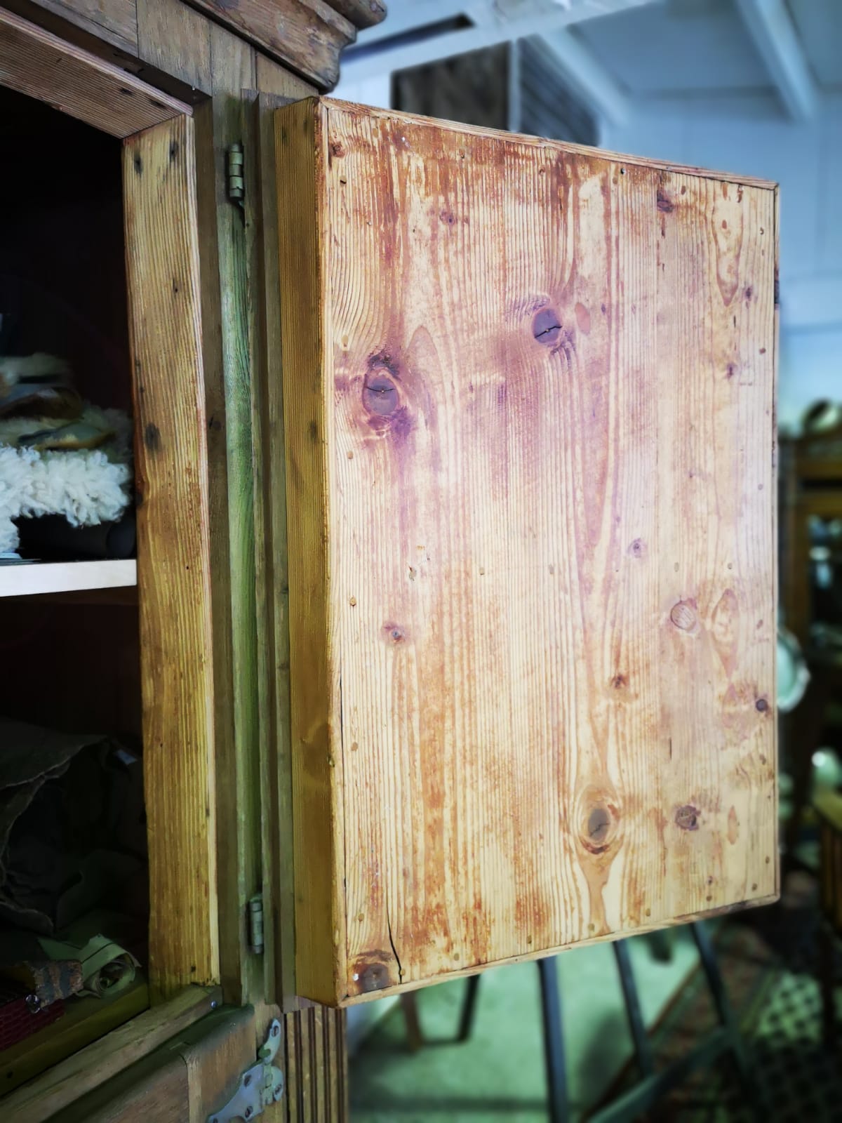 Ancienne chambre froide en bois