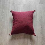 Coussin berbère bordeaux à pompon en coton