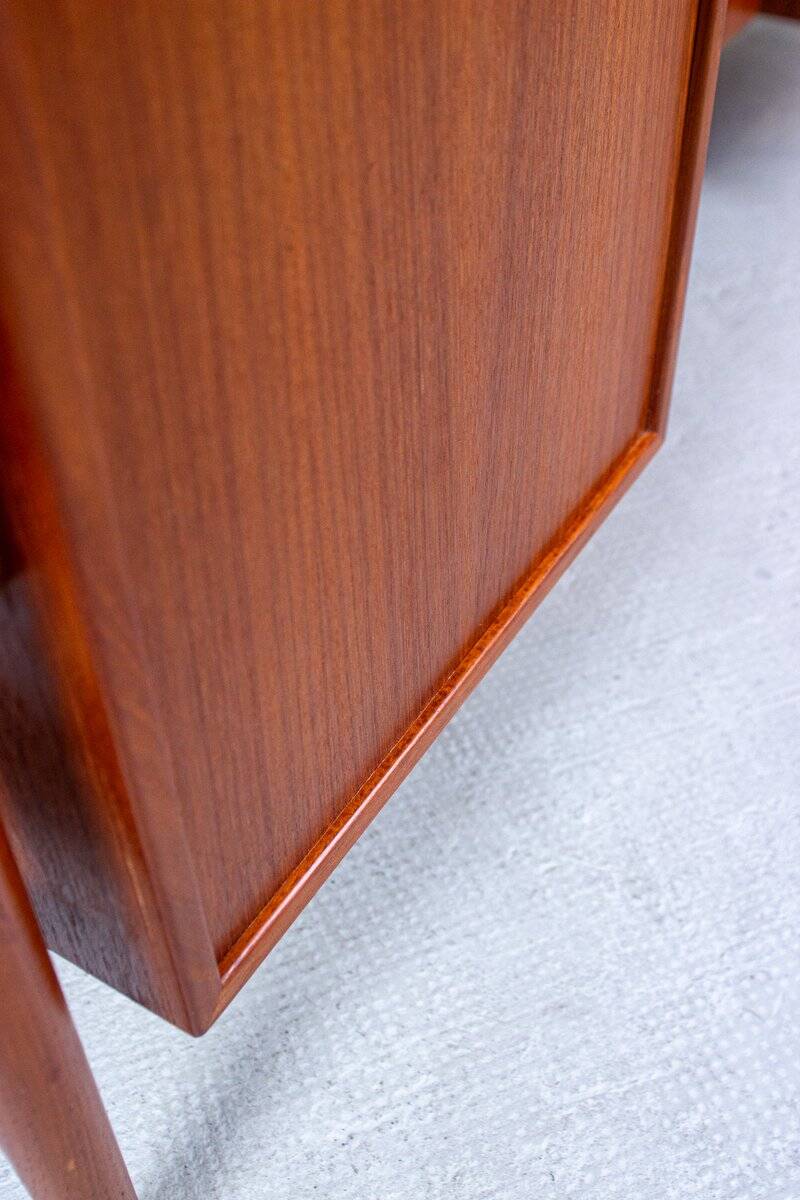 Danish mid-century desk model 207 in teak by Arne Vodder for Sibast, 1960s.