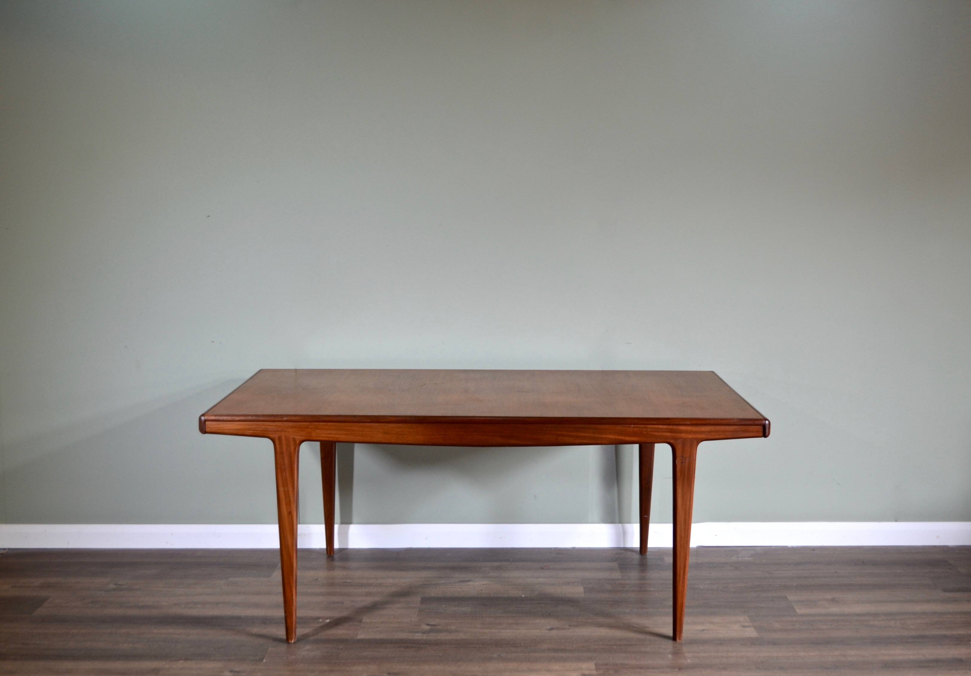 Danish Midcentury Extending Teak Table. Vintage / Modern / Retro / Scandinavian.