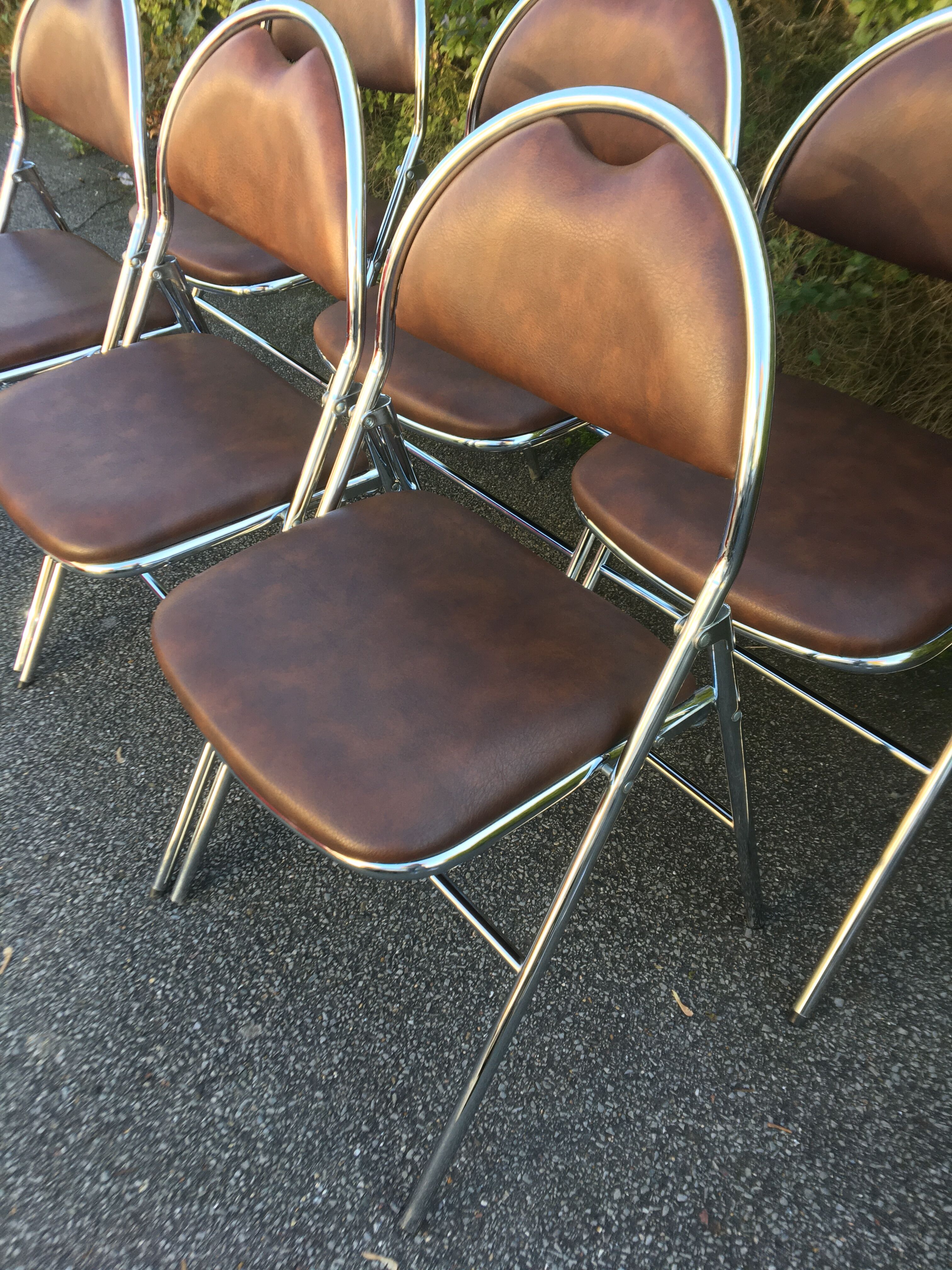 Set de 6 chaises pliantes acier et similicuir 70’s