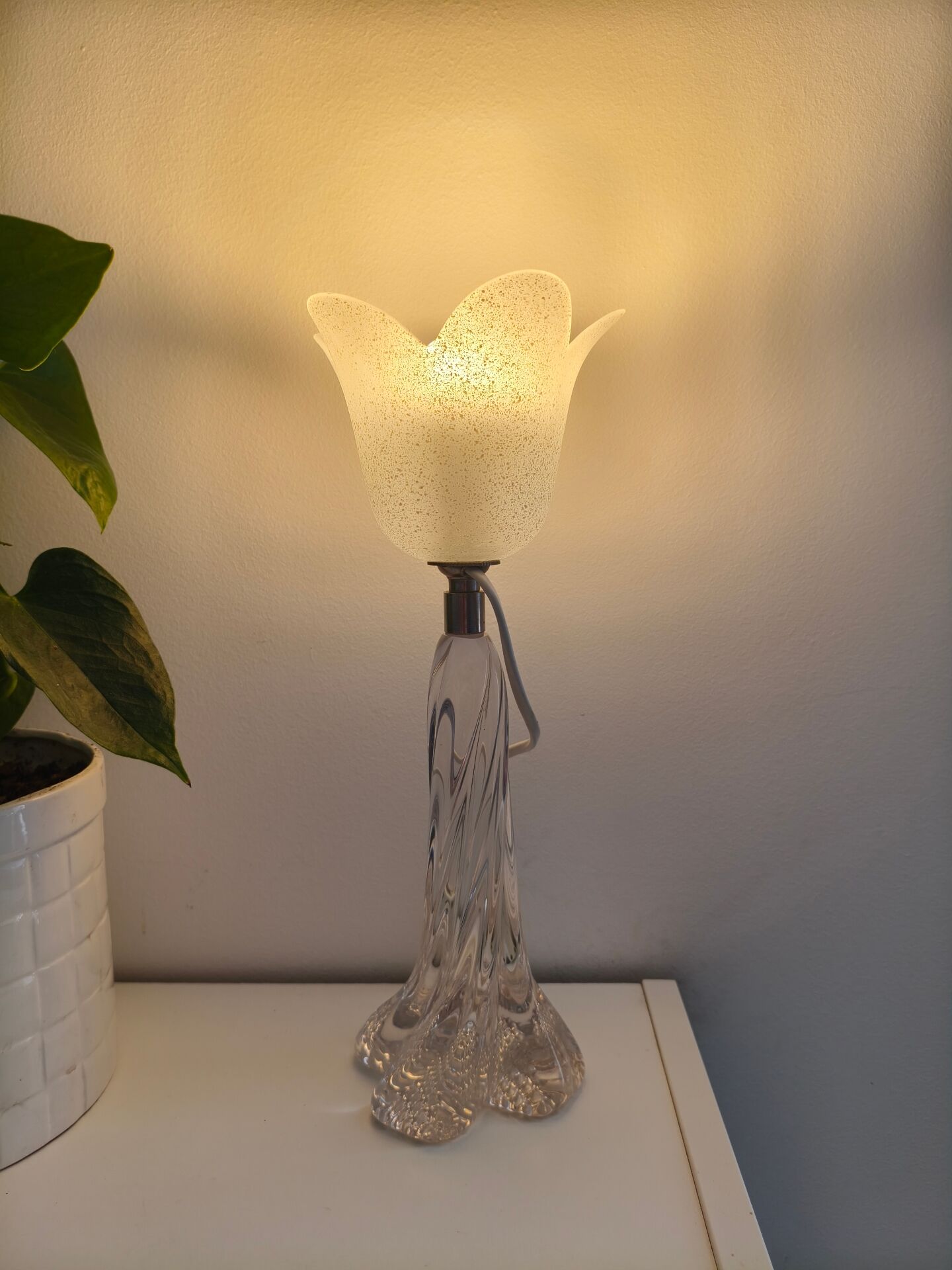 Vintage table lamp – twisted solid glass base & tulip shade