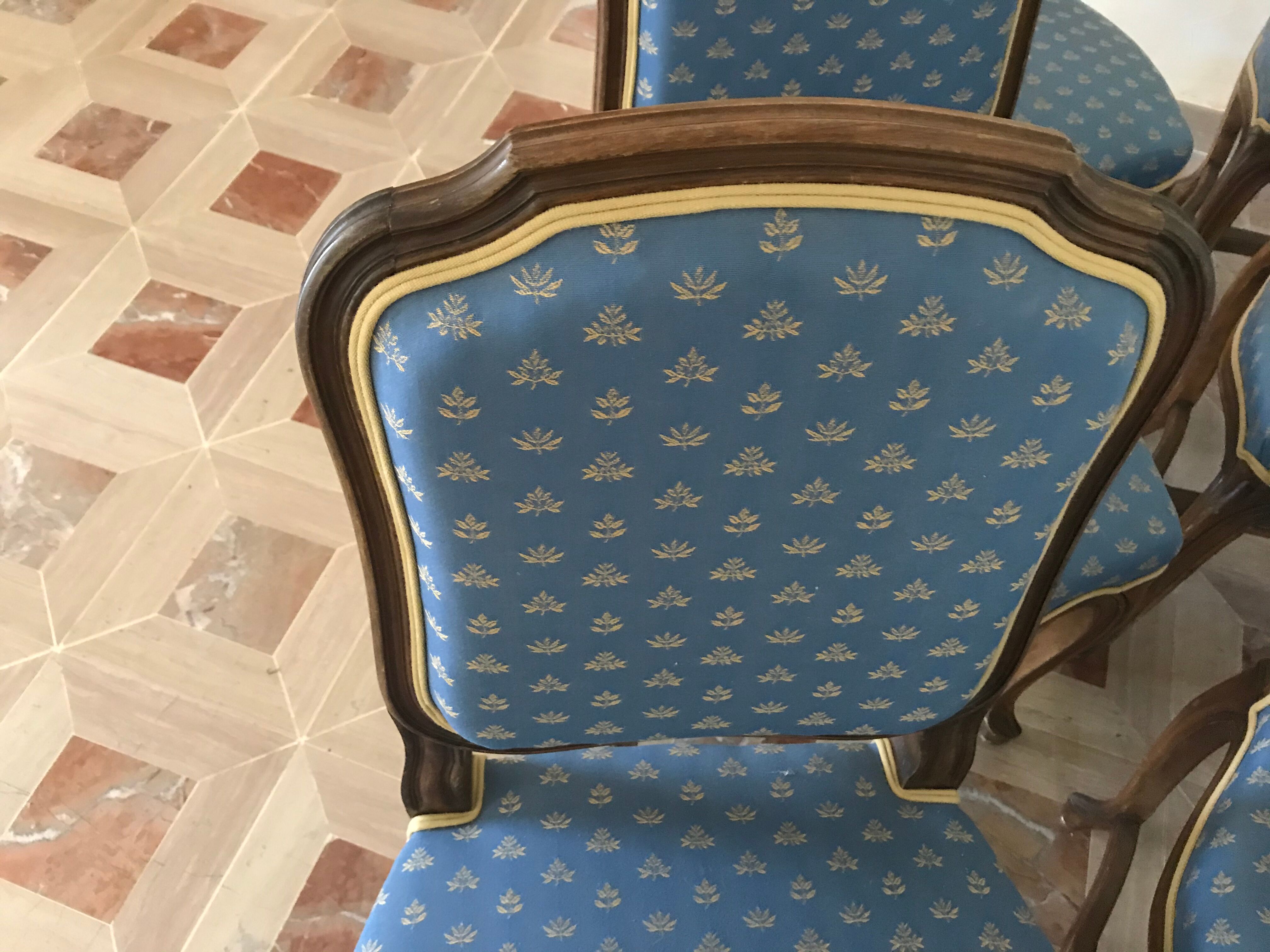 Suite de dix chaises de style Louis XV à entretoise