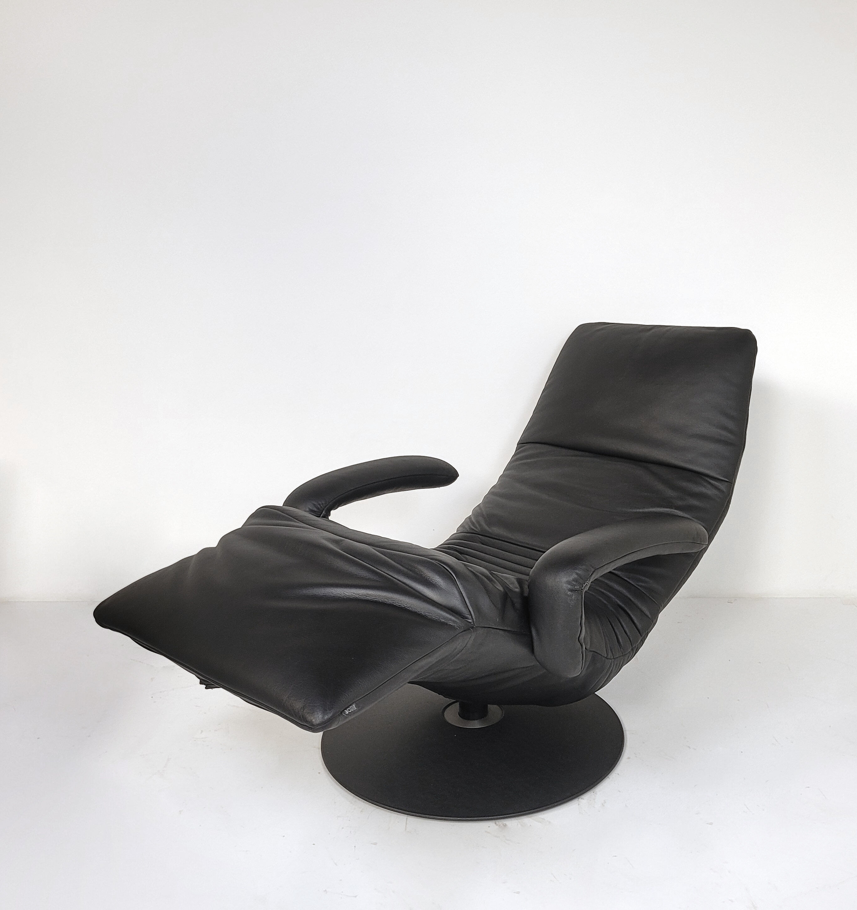 Jori Yoga Relax armchair in black leather