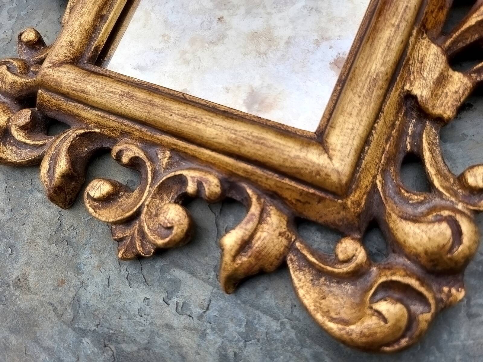 Petit miroir corne d'abondance doré