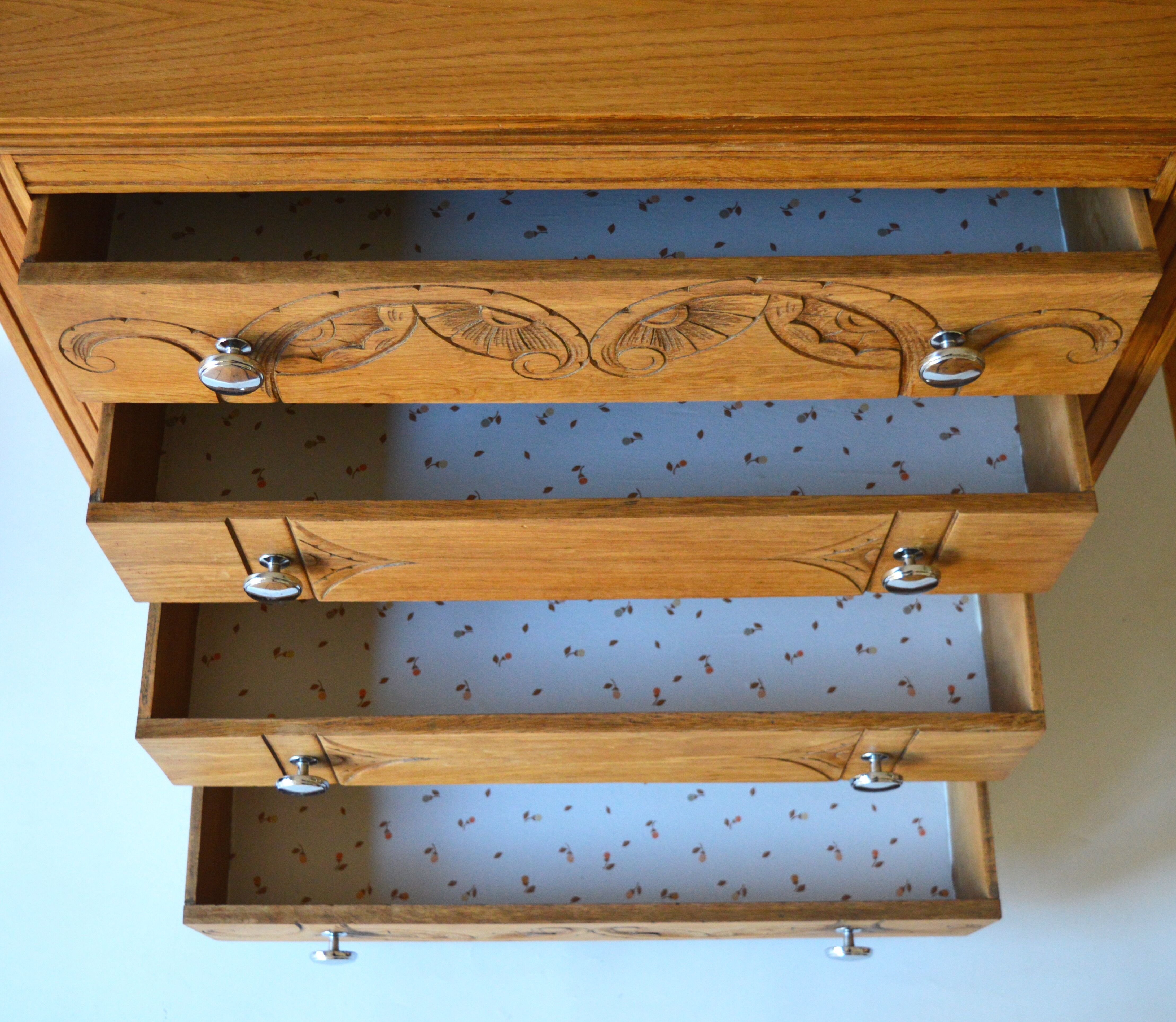 chest of drawers